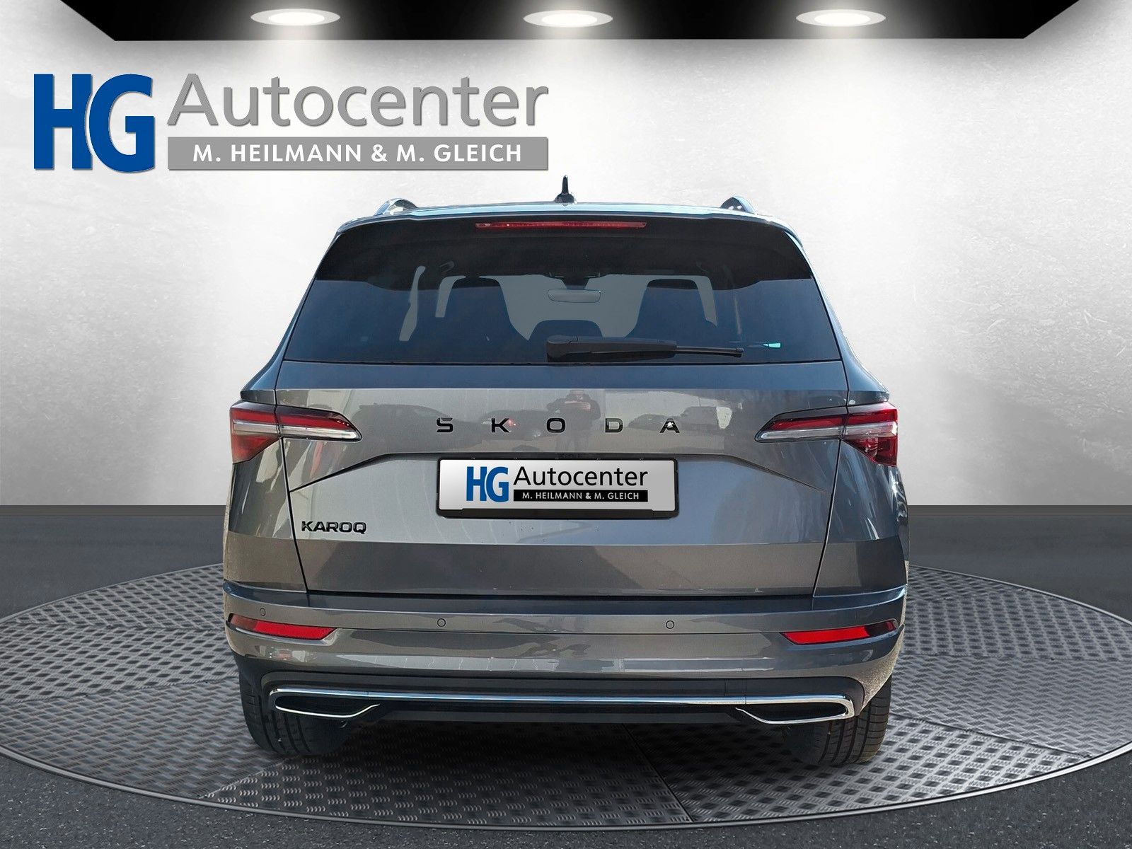 Fahrzeugabbildung SKODA Karoq 1.5TSI Sportline Pano AHK Matrix 19"Side