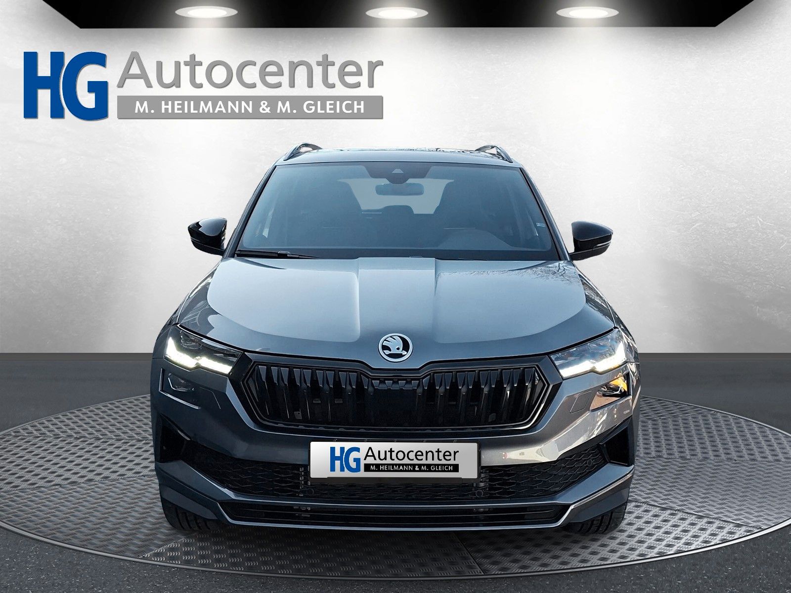 Fahrzeugabbildung SKODA Karoq 1.5TSI Sportline Pano AHK Matrix 19"Side