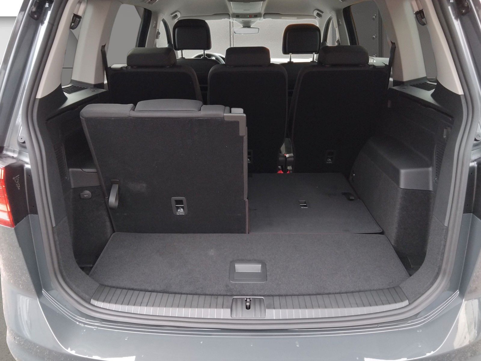 Fahrzeugabbildung Volkswagen Touran 1.5TSI IQ LED ACC 7Stz Panorama Side 17"