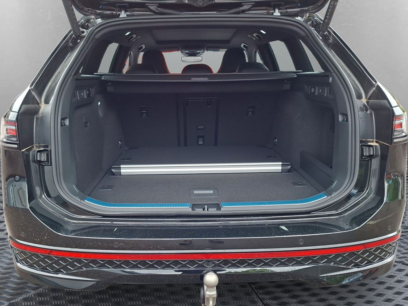 Fahrzeugabbildung Volkswagen Passat Variant 2.0TDI 4M R-Line 19"Pano AHK 360