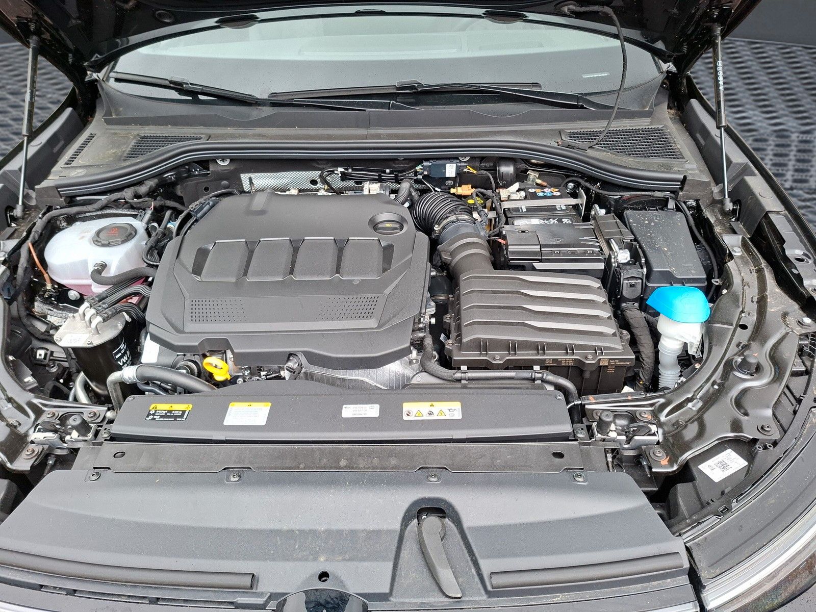 Fahrzeugabbildung Volkswagen Passat Variant 2.0TDI 4M R-Line 19"Pano AHK 360
