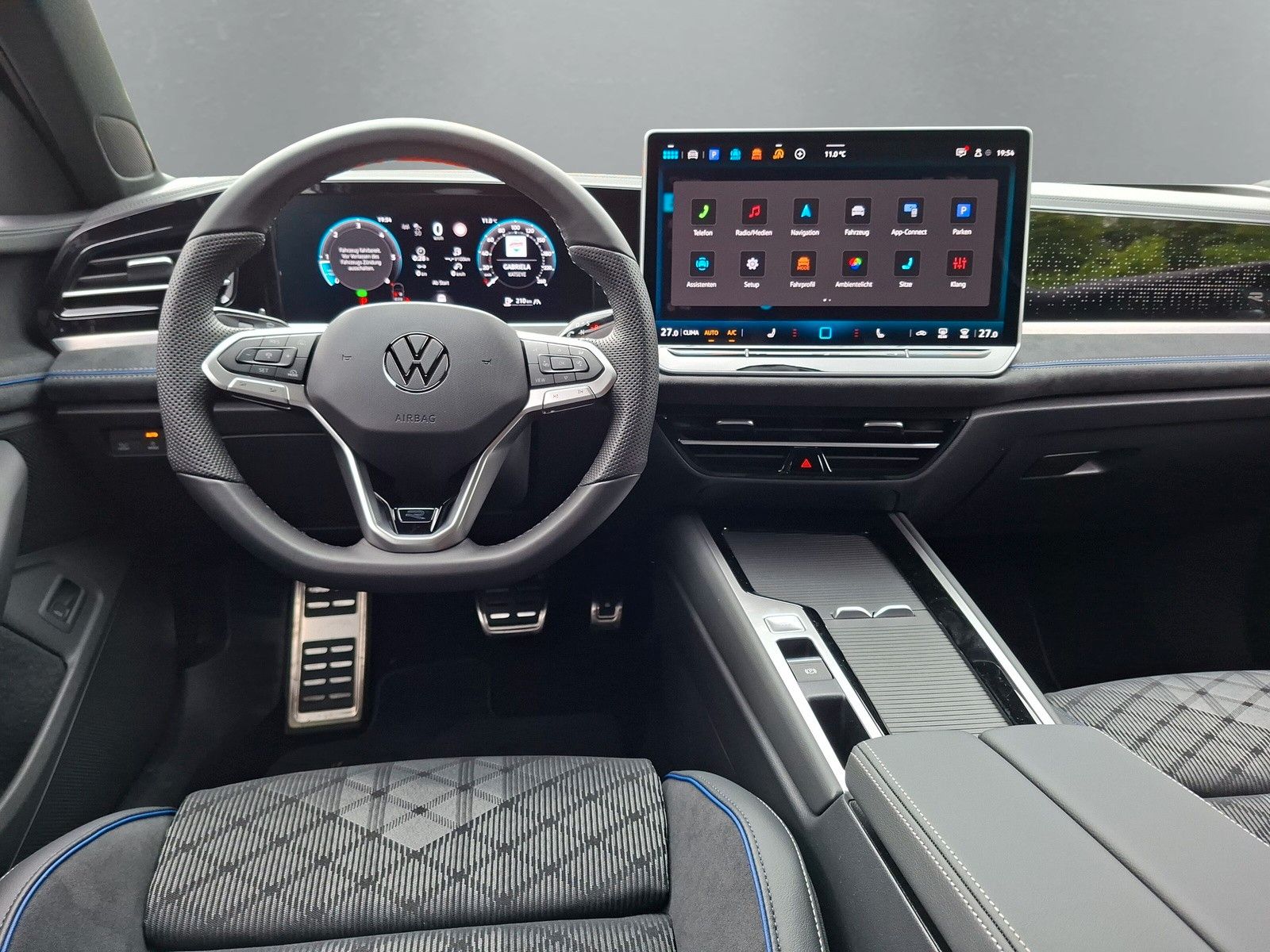 Fahrzeugabbildung Volkswagen Passat Variant 2.0TDI 4M R-Line 19"Pano AHK 360