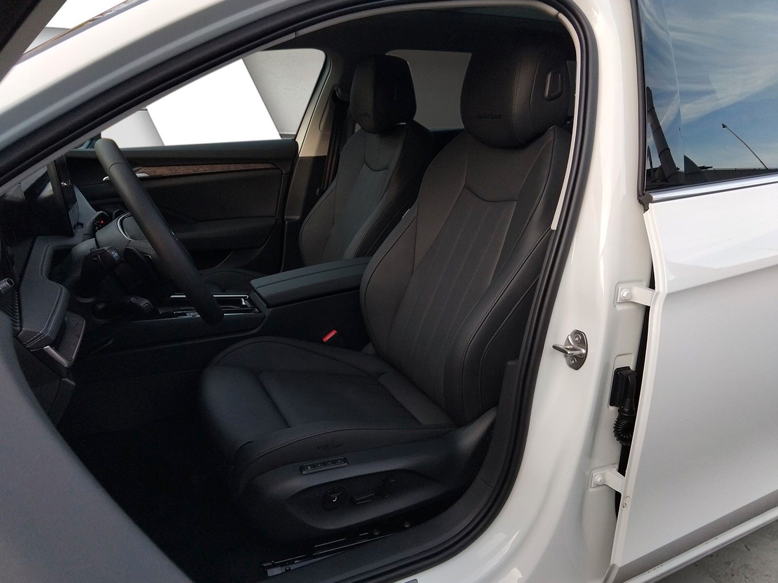 Fahrzeugabbildung SKODA Superb 2.0TDI 4x4 L&K Standh.Pano AHK 19"