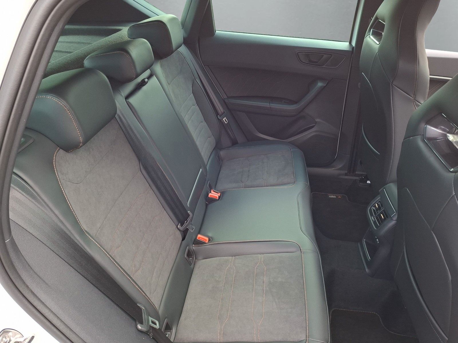 Fahrzeugabbildung CUPRA Ateca 1.5 TSI LED Navi 19"AHK 5 J.Gar. Kamera