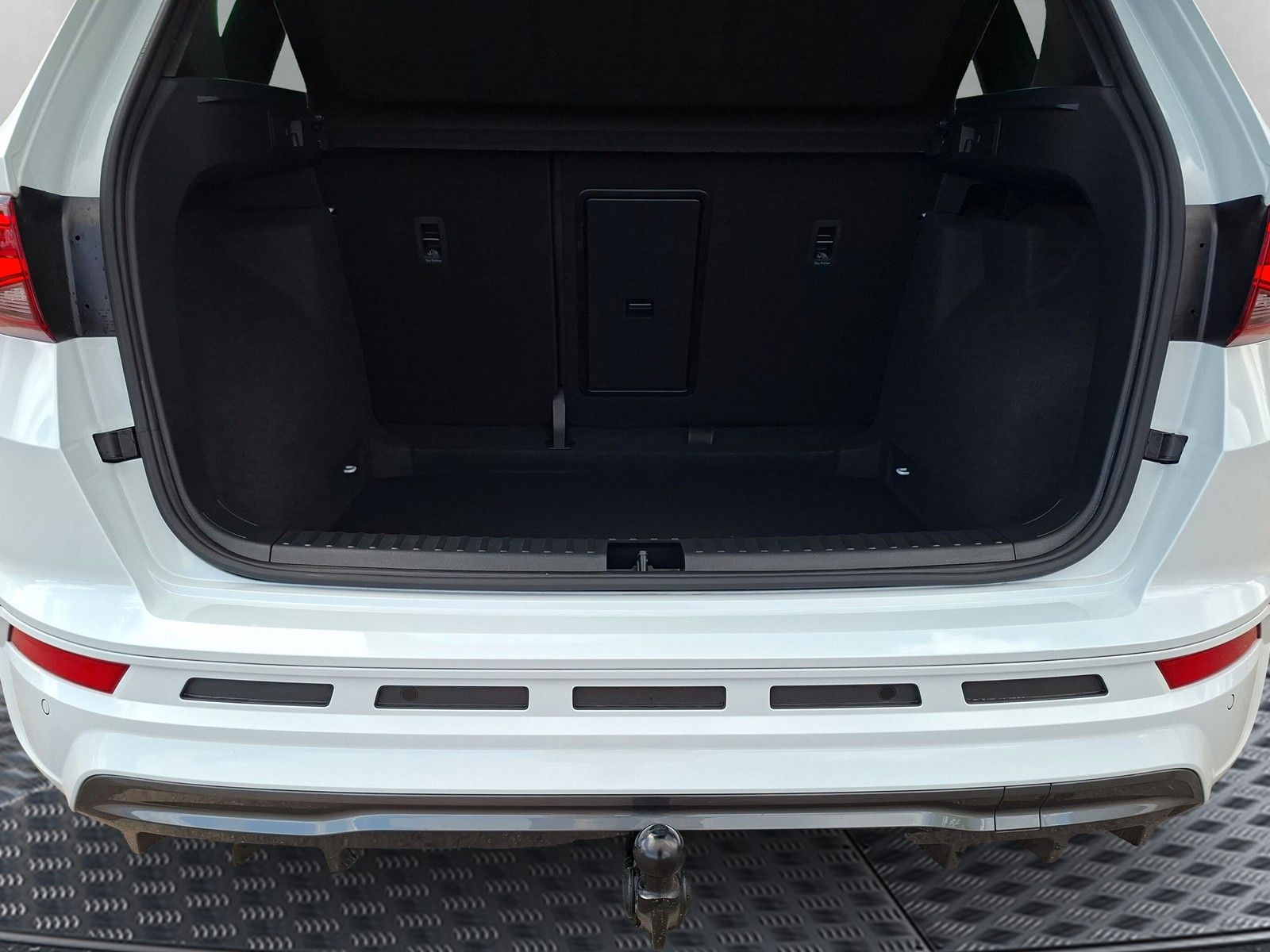 Fahrzeugabbildung CUPRA Ateca 1.5 TSI LED Navi 19"AHK 5 J.Gar. Kamera