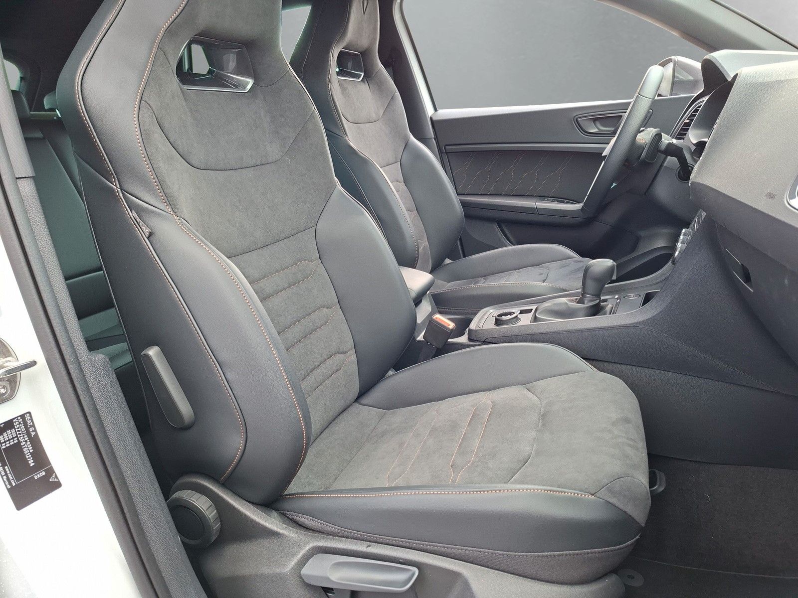 Fahrzeugabbildung CUPRA Ateca 1.5 TSI LED Navi 19"AHK 5 J.Gar. Kamera