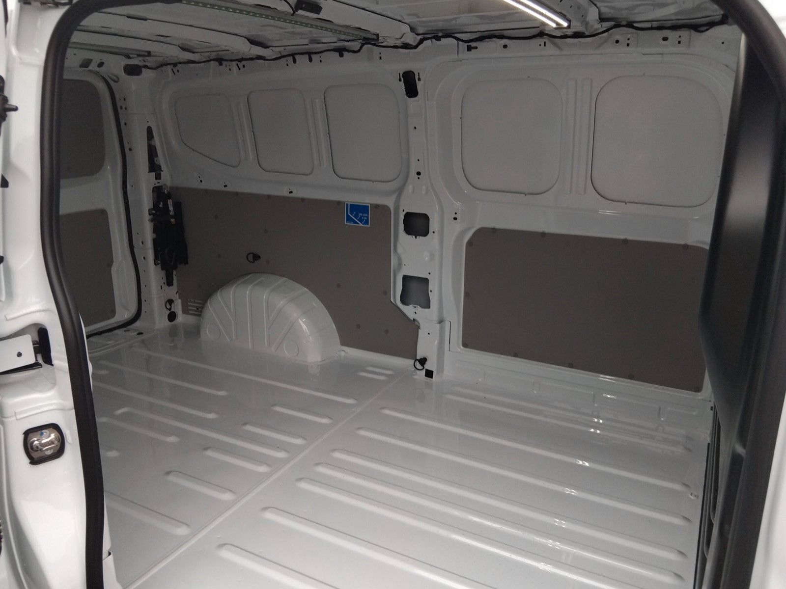 Fahrzeugabbildung Volkswagen T 7 Transporter 2.0 TDI Lang  AHK  Navi APP