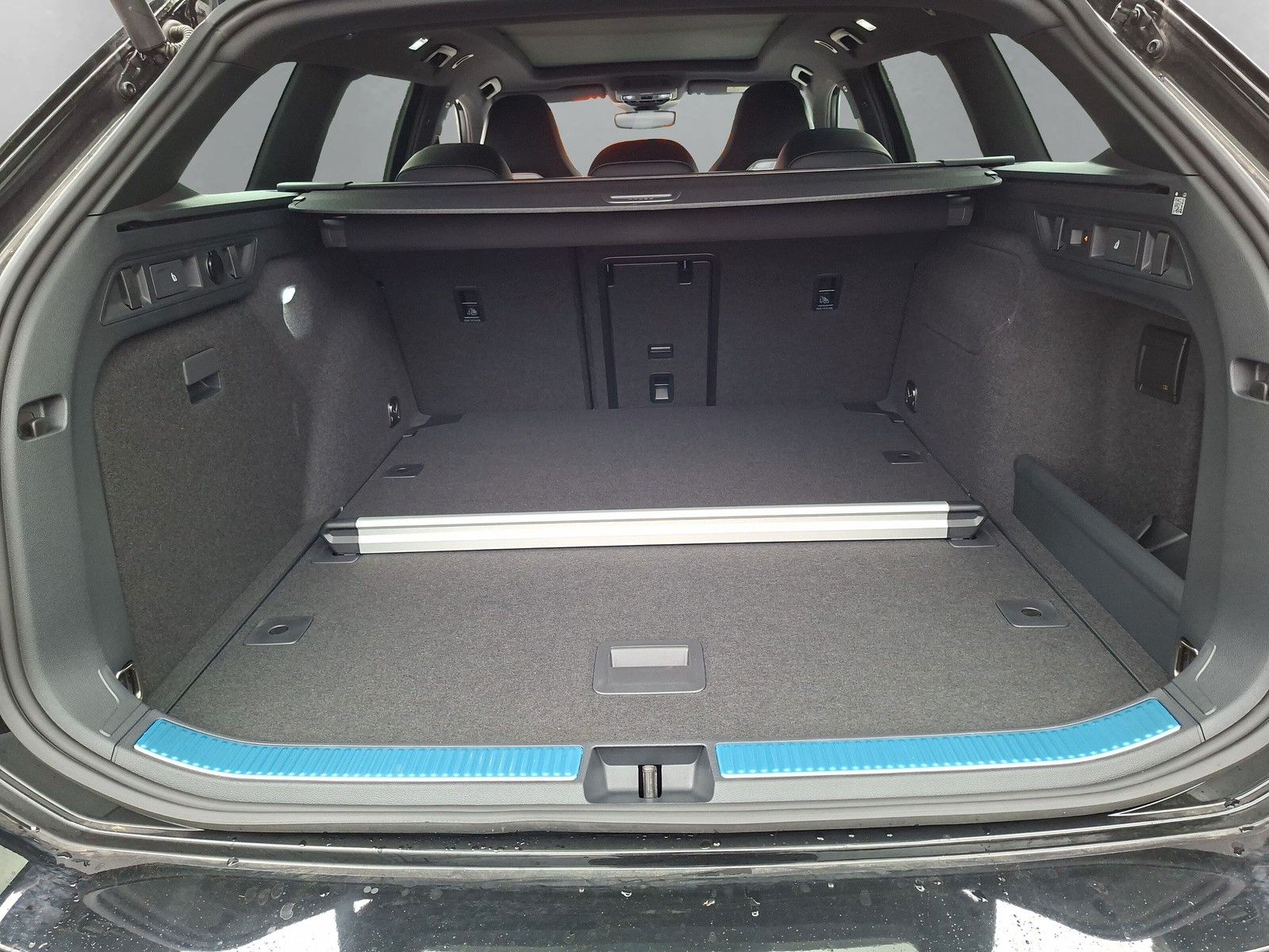 Fahrzeugabbildung Volkswagen Passat Variant 2.0TDI 4M R-Line Vollausst.Mod.26