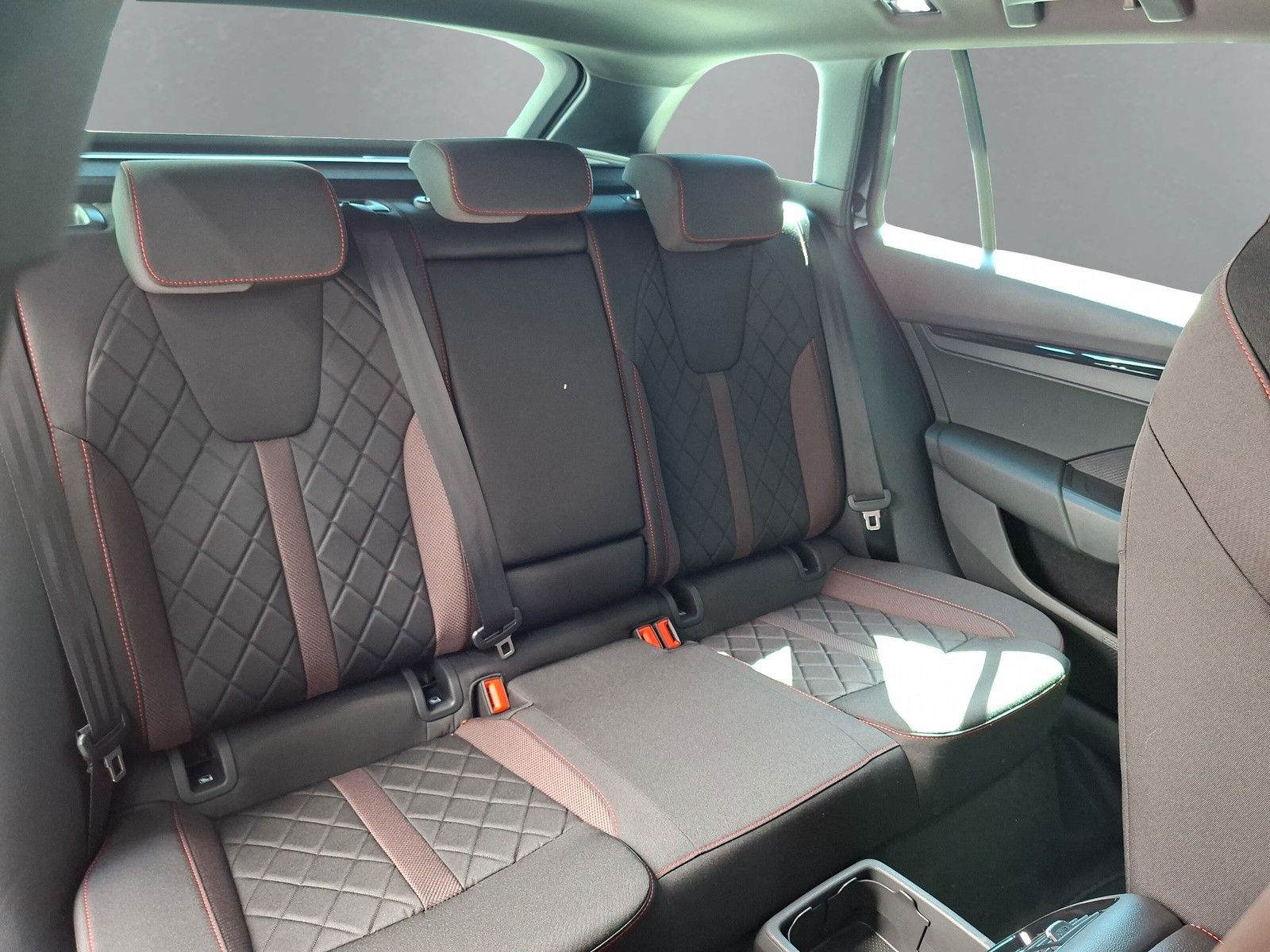 Fahrzeugabbildung SKODA Octavia Combi 2.0TSI RS 19"AHK PanoStandh.Leder