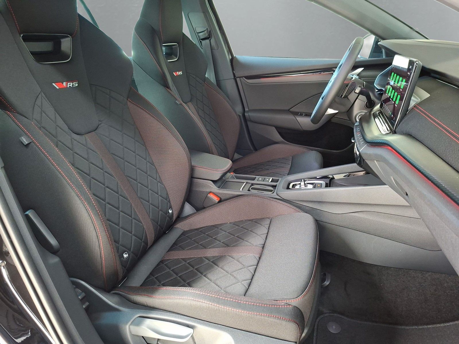 Fahrzeugabbildung SKODA Octavia Combi 2.0TSI RS 19"AHK PanoStandh.Leder