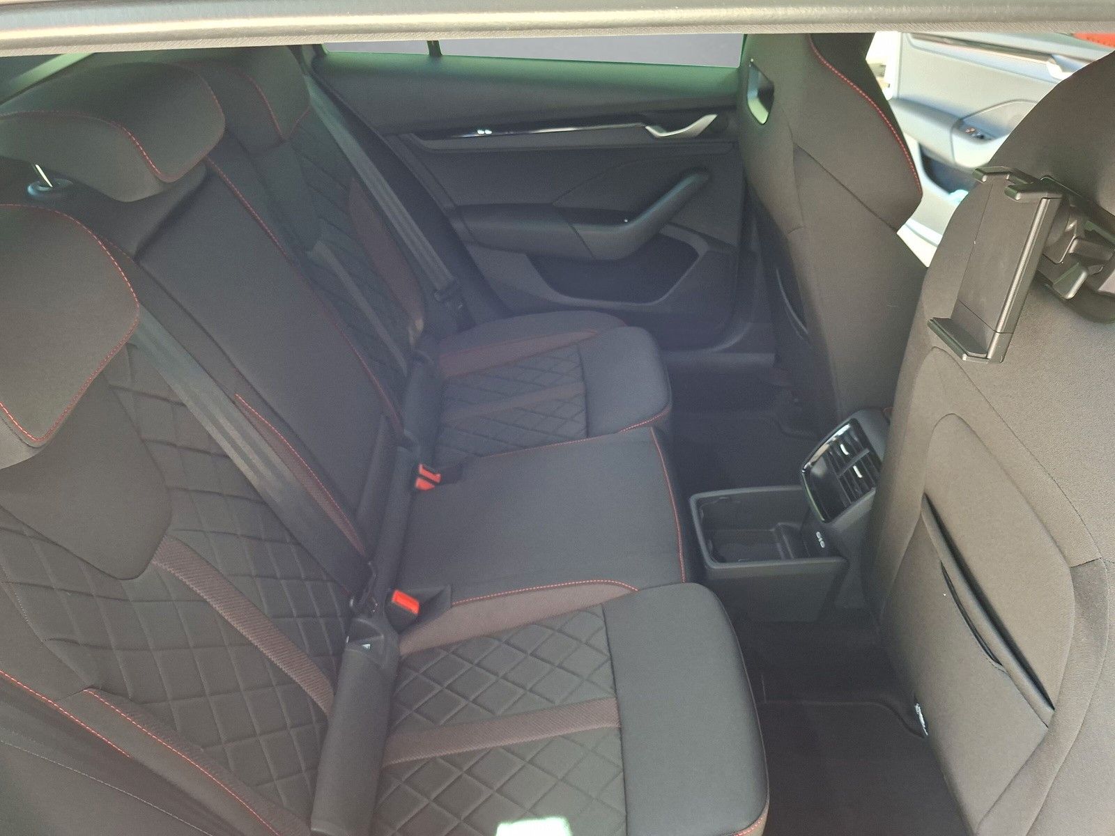 Fahrzeugabbildung SKODA Octavia Combi 2.0TSI RS 19"AHK PanoStandh.Canton