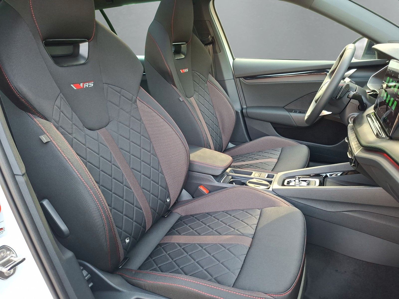 Fahrzeugabbildung SKODA Octavia Combi 2.0TSI RS 19"AHK PanoStandh.Canton