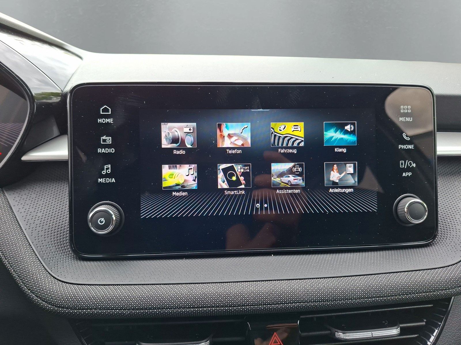 Fahrzeugabbildung SKODA Fabia 1.0TSI Selection DSG LED AHK Kamera 5J.Gar