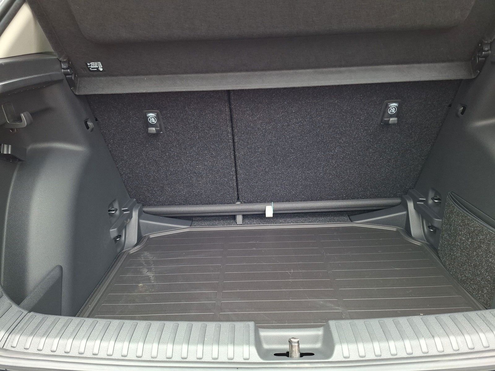 Fahrzeugabbildung SKODA Fabia 1.0TSI Selection DSG LED AHK Kamera 5J.Gar