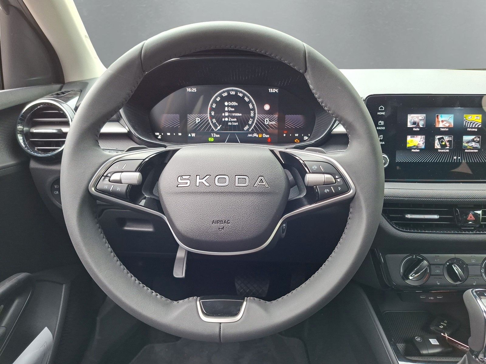 Fahrzeugabbildung SKODA Fabia 1.0TSI Selection DSG LED AHK Kamera 5J.Gar