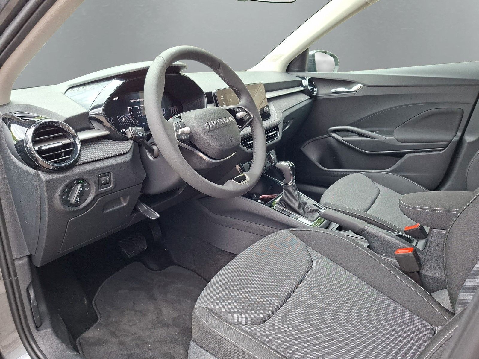 Fahrzeugabbildung SKODA Fabia 1.0TSI Selection DSG LED AHK Kamera 5J.Gar