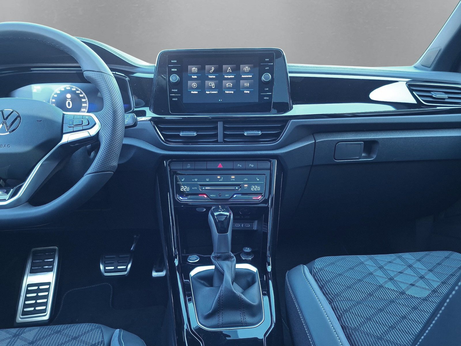 Fahrzeugabbildung Volkswagen T-Roc 1.5TSI R-Line Pano AHK ACC 19"LED Plus