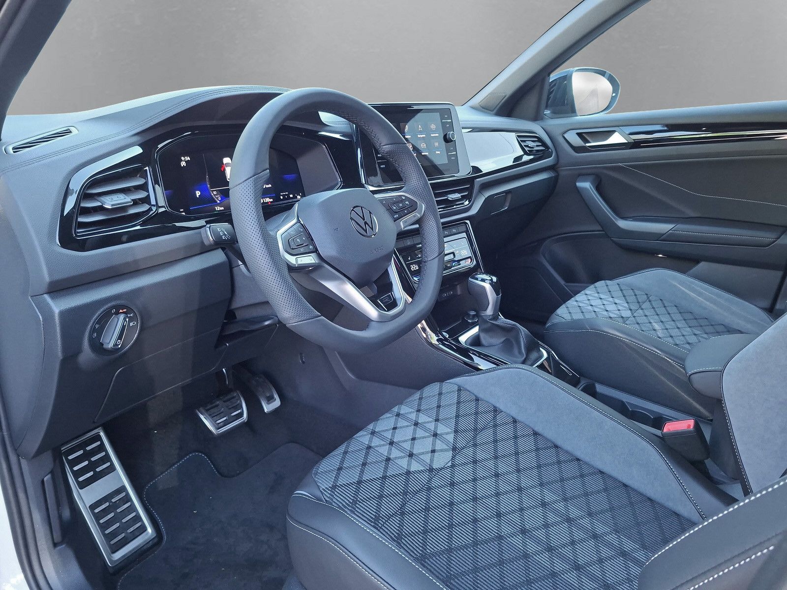 Fahrzeugabbildung Volkswagen T-Roc 1.5TSI R-Line Pano AHK ACC 19"LED Plus