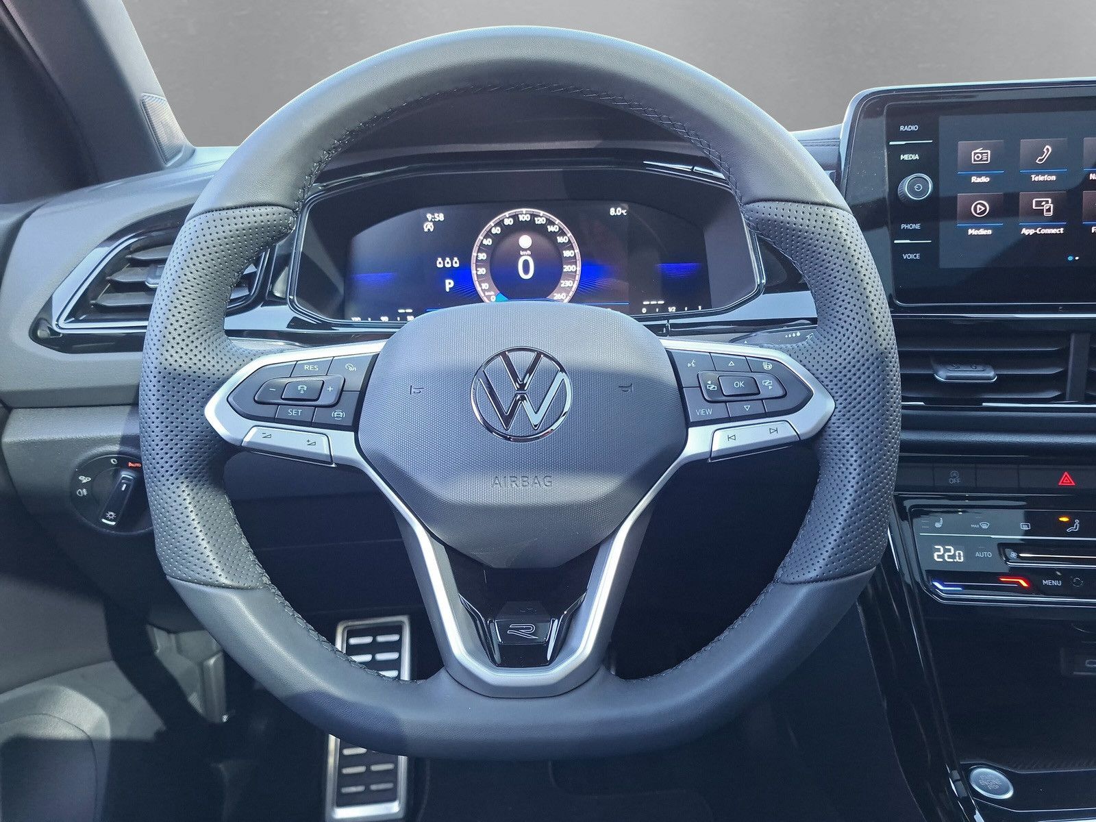 Fahrzeugabbildung Volkswagen T-Roc 1.5TSI R-Line Pano AHK ACC 19"LED Plus