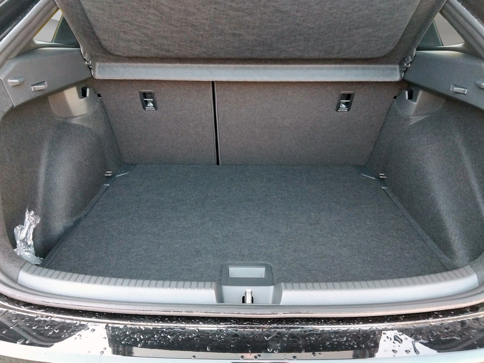 Fahrzeugabbildung Volkswagen Taigo 1.5 TSI R Line IQ Matrix Pano ACC 18" AHK