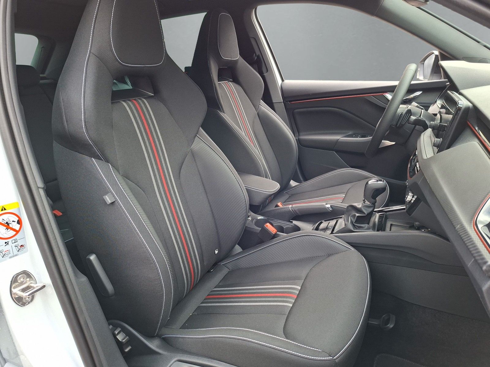 Fahrzeugabbildung SKODA Kamiq 1.5TSI Monte Carlo AHK Matrix 18"ACC Side