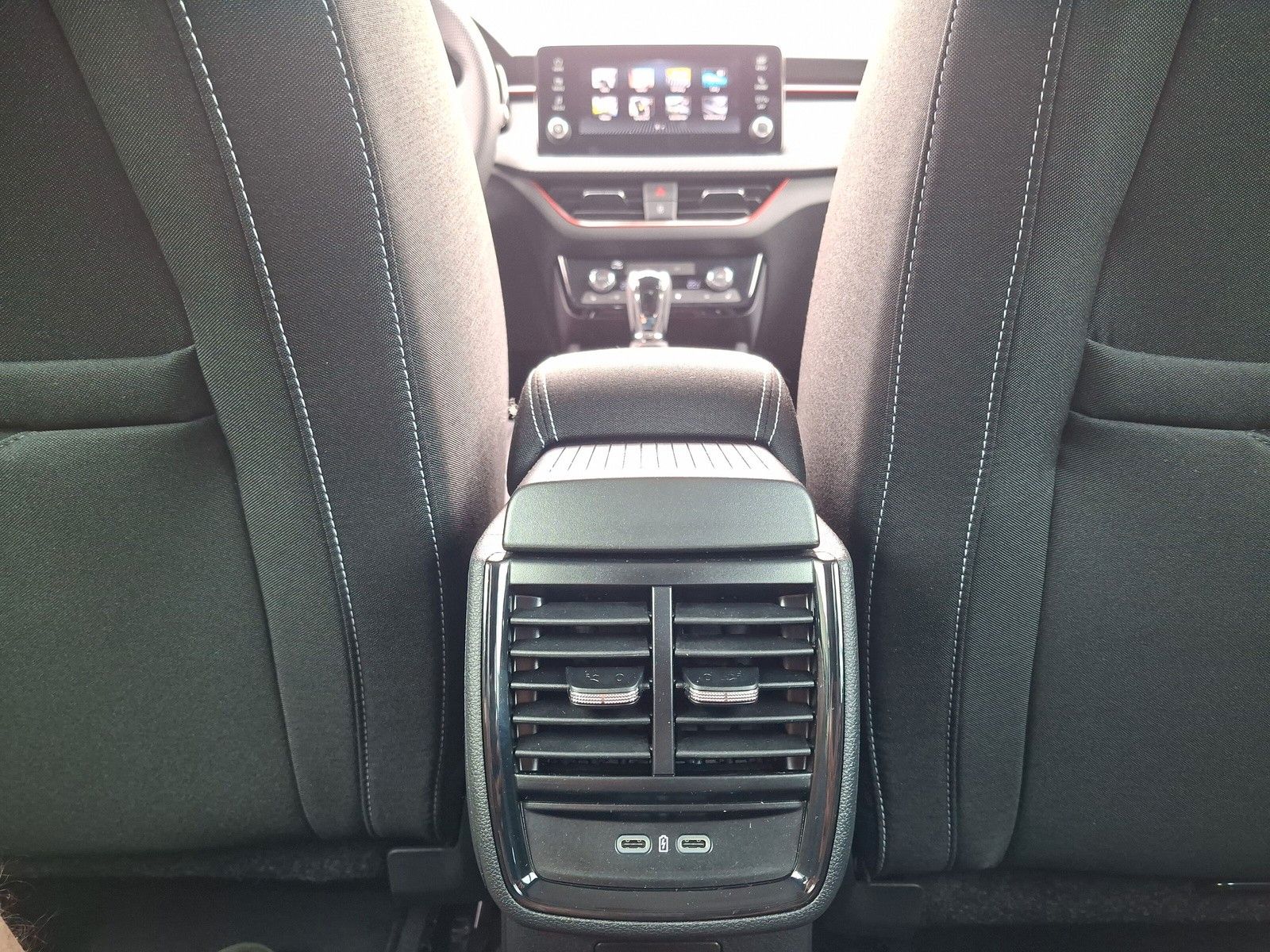 Fahrzeugabbildung SKODA Kamiq 1.5TSI Monte Carlo AHK Matrix 18"ACC Side