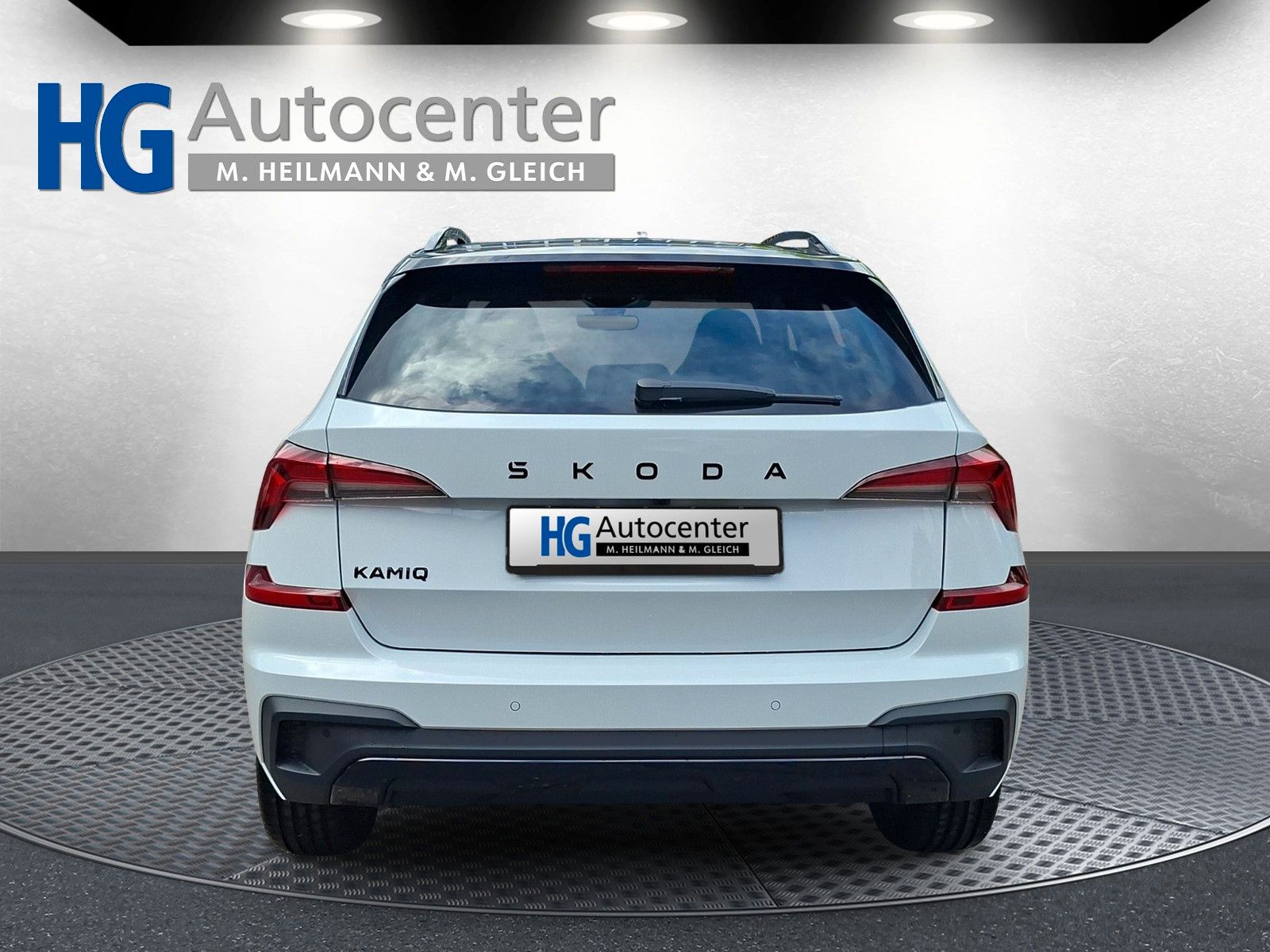 Fahrzeugabbildung SKODA Kamiq 1.5TSI Monte Carlo AHK Matrix 18"ACC Side