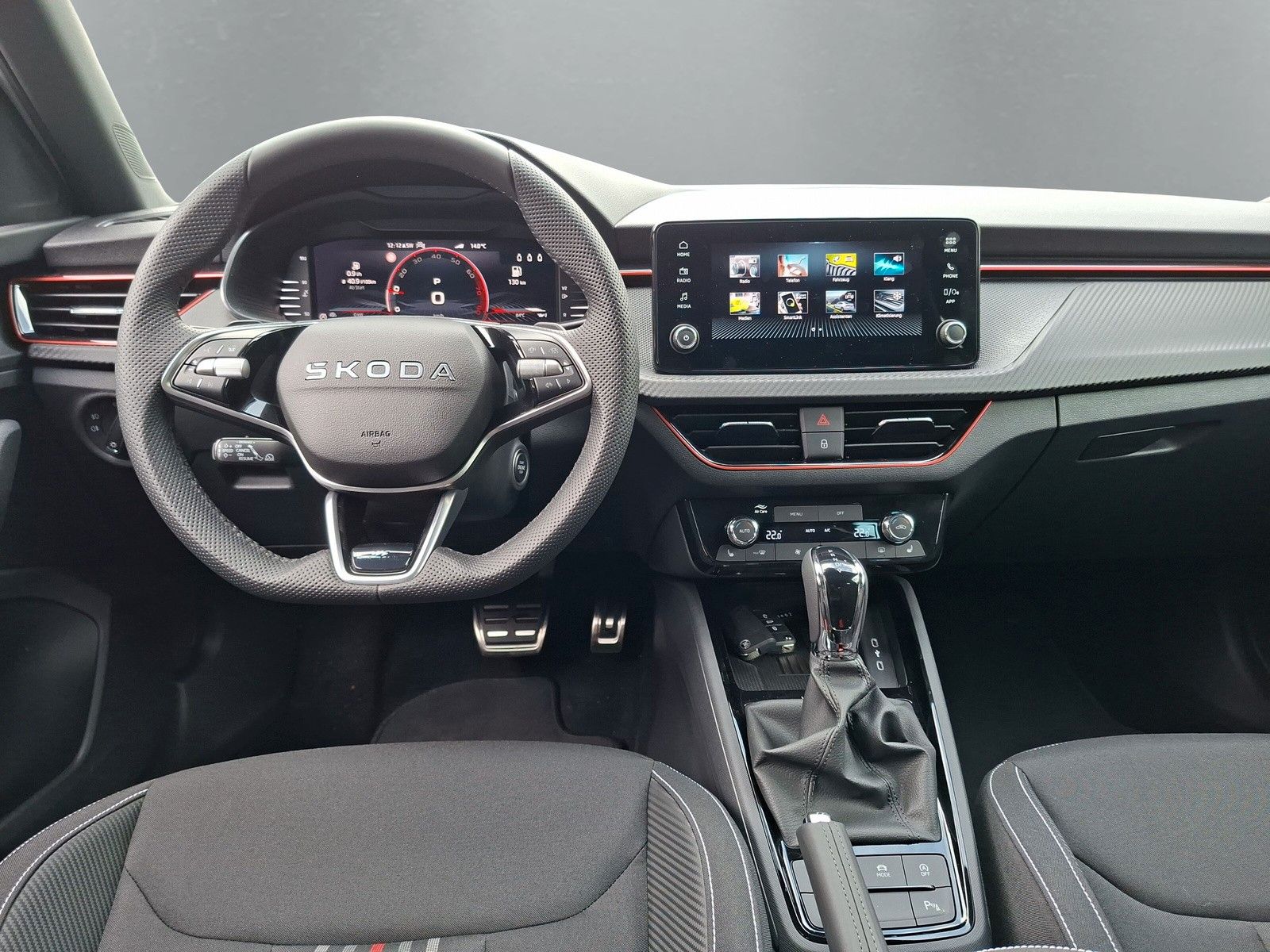 Fahrzeugabbildung SKODA Kamiq 1.5TSI Monte Carlo Pano Matrix 18"eHeckAHK
