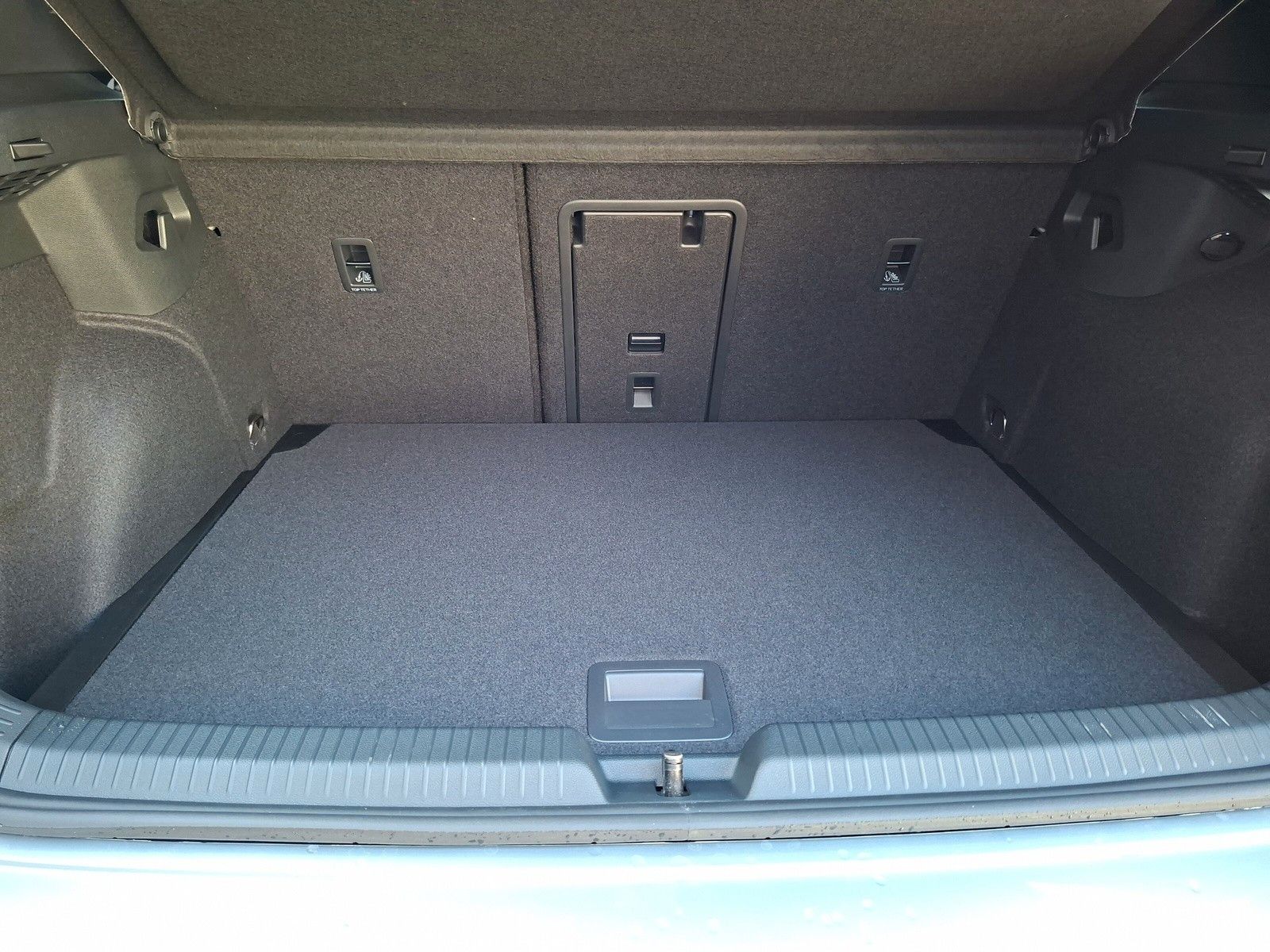 Fahrzeugabbildung Volkswagen Golf VIII 1.5eTSI R-Line Pano18" LED Plus ACC