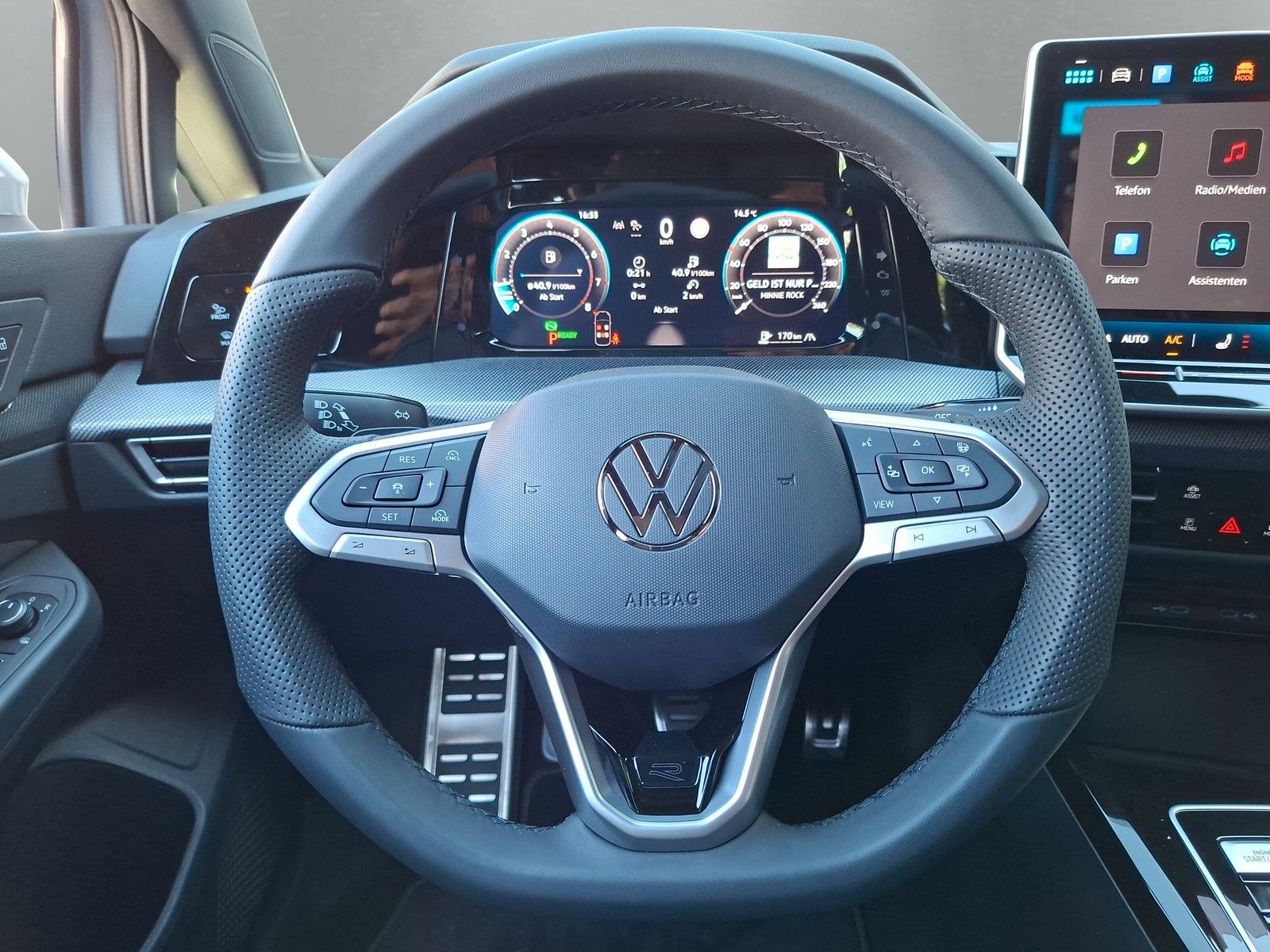 Fahrzeugabbildung Volkswagen Golf VIII 1.5eTSI R-Line Pano18" LED Plus ACC