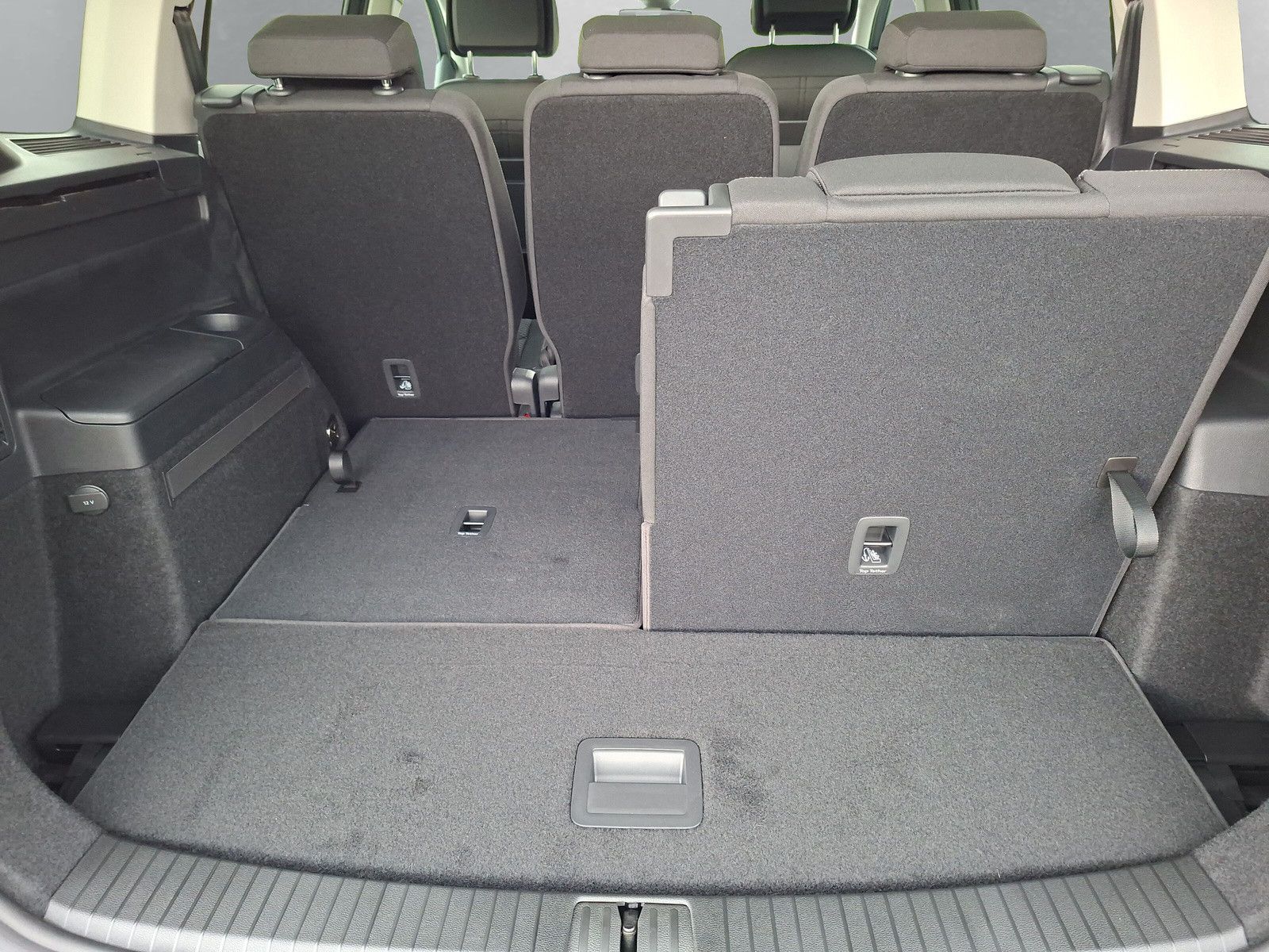 Fahrzeugabbildung Volkswagen Touran 1.5TSI IQ LED ACC 7S.Pano17"Standheizung