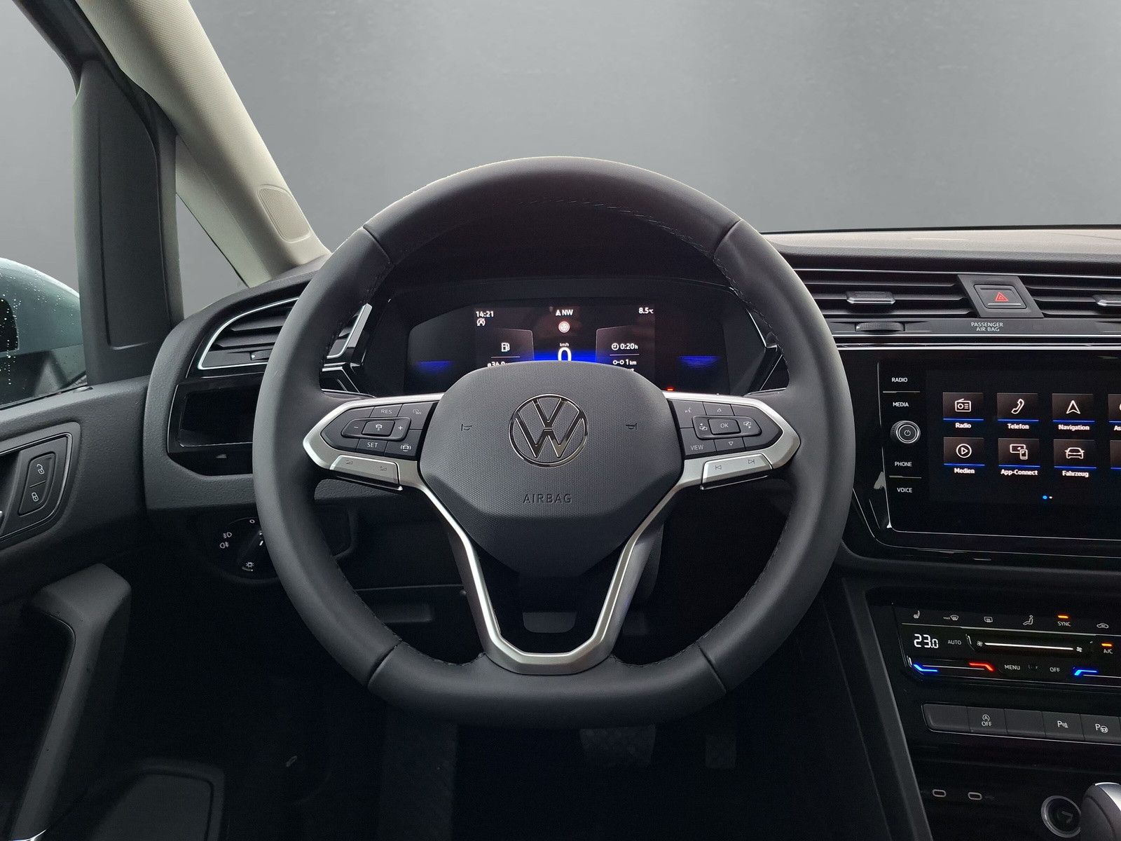 Fahrzeugabbildung Volkswagen Touran 1.5TSI IQ LED ACC 7S.Pano17"Standheizung