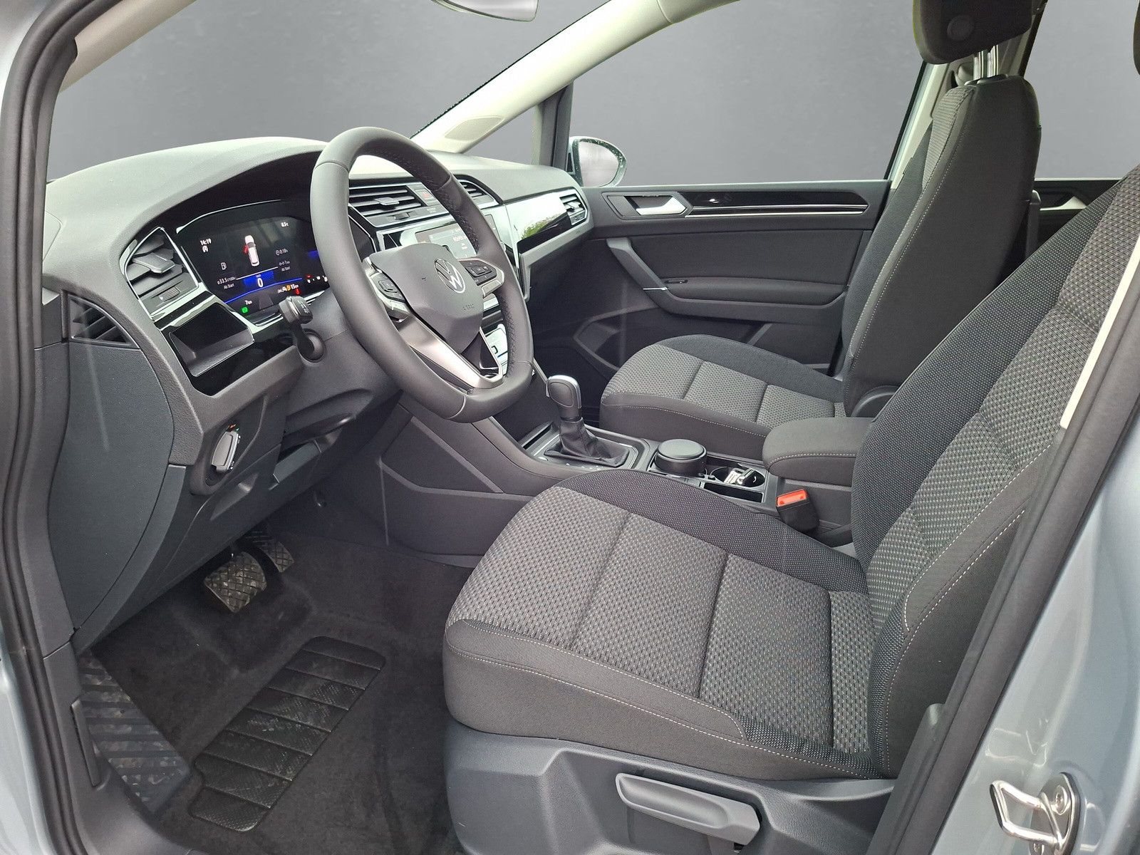Fahrzeugabbildung Volkswagen Touran 1.5TSI IQ LED ACC 7S.Pano17"Standheizung
