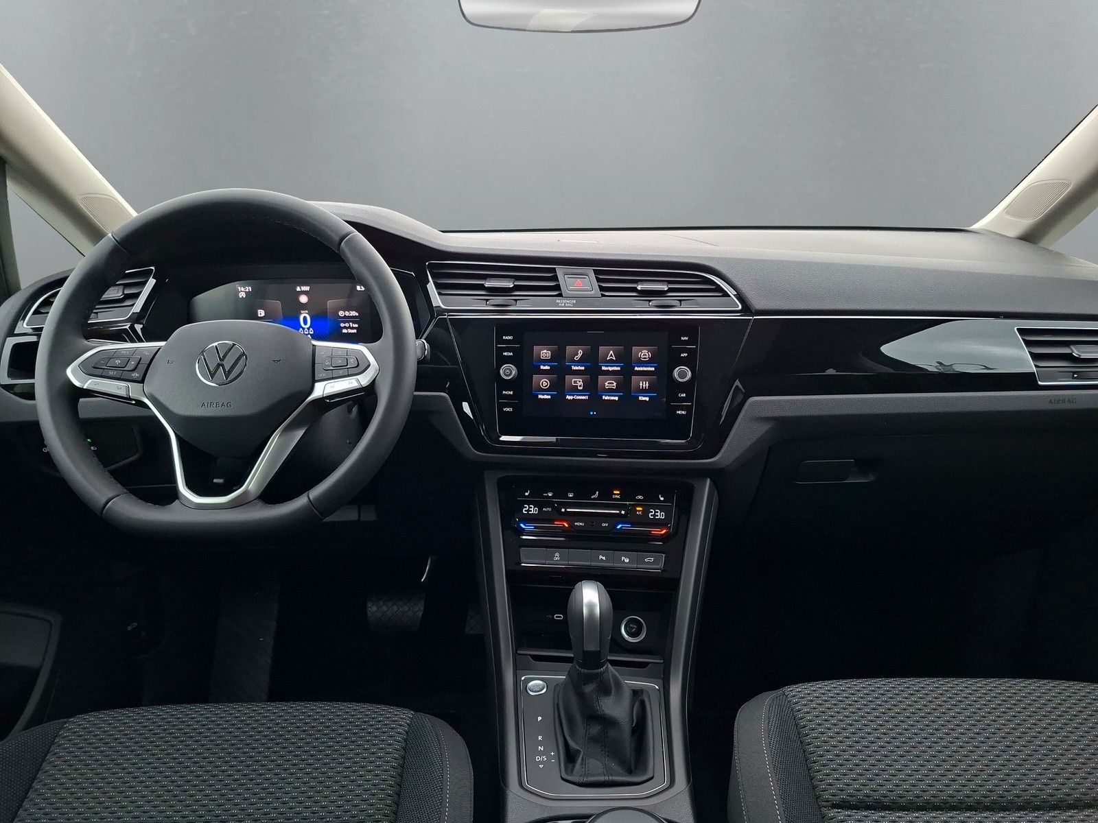 Fahrzeugabbildung Volkswagen Touran 1.5TSI IQ LED ACC 7Sitze Pano heizb.Front