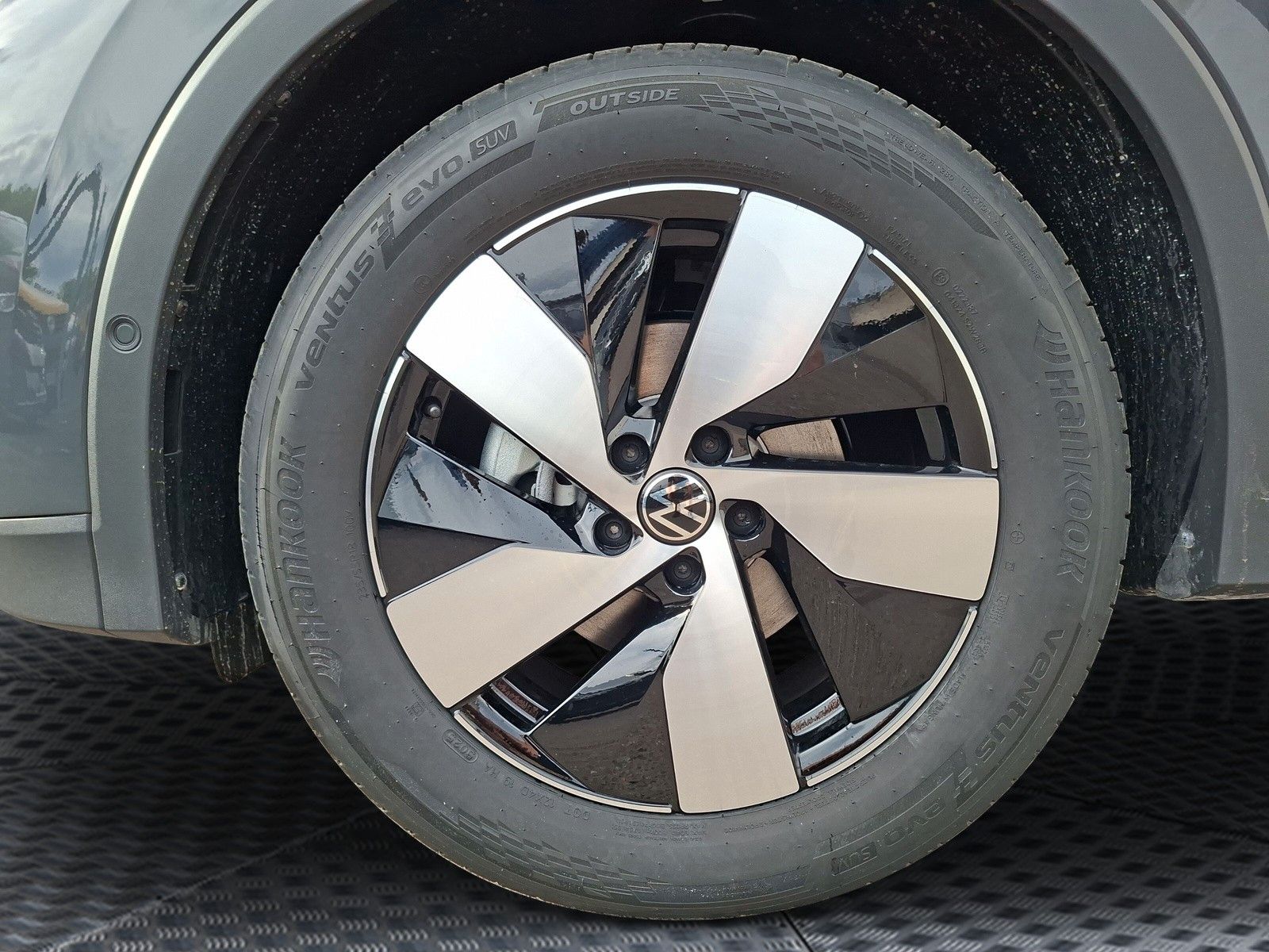 Fahrzeugabbildung Volkswagen Tiguan Life 1.5 TSI Standh.Pano AHK Navi LED