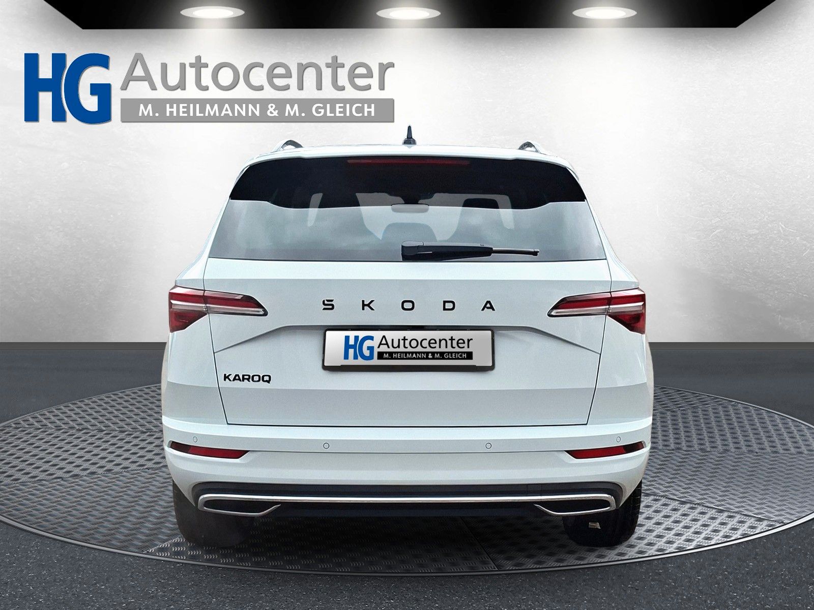 Fahrzeugabbildung SKODA Karoq 1.5 TSI Sportline Pano AHK Matrix 19"Side