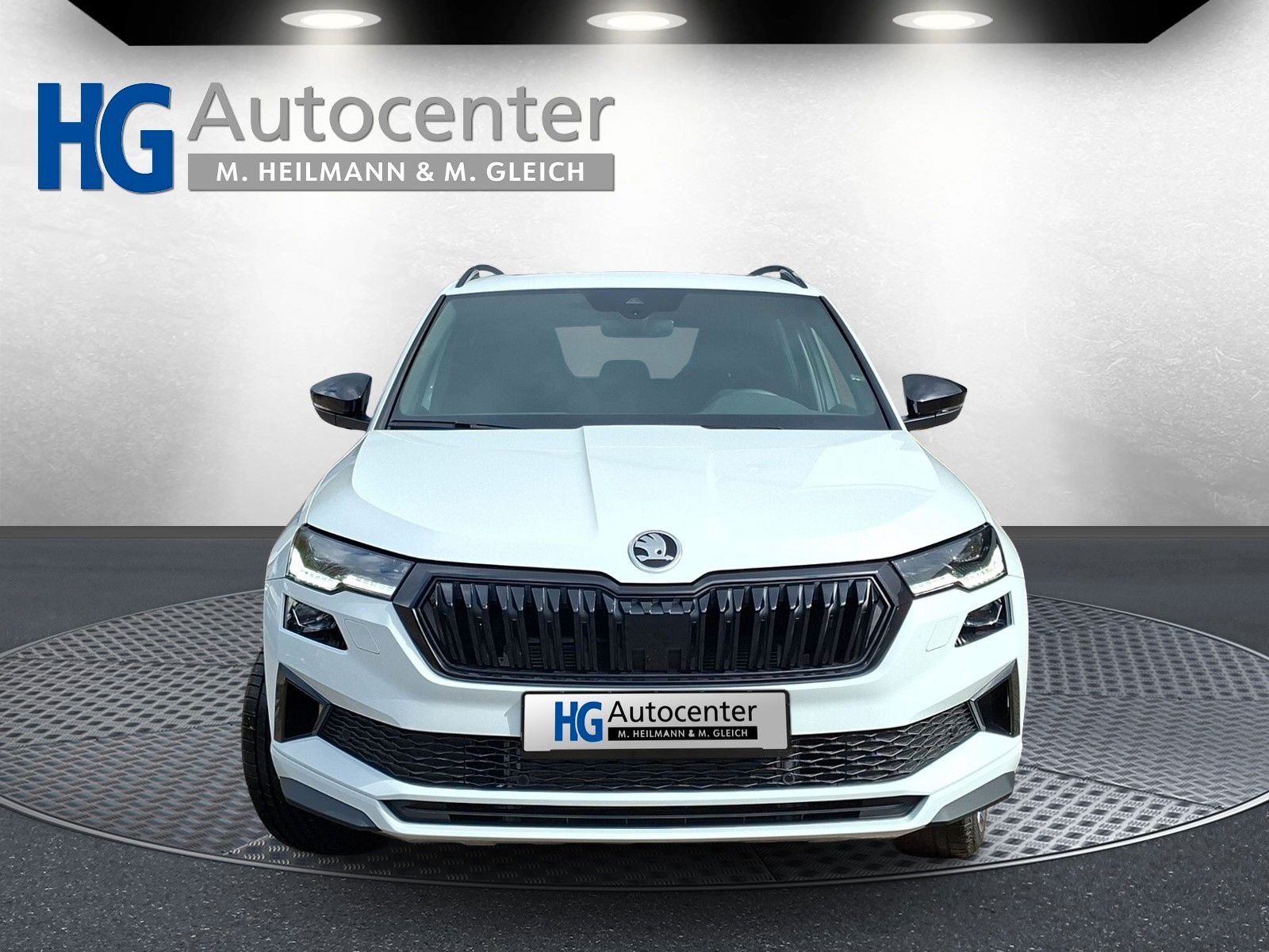 Fahrzeugabbildung SKODA Karoq 1.5 TSI Sportline Pano AHK Matrix 19"Side