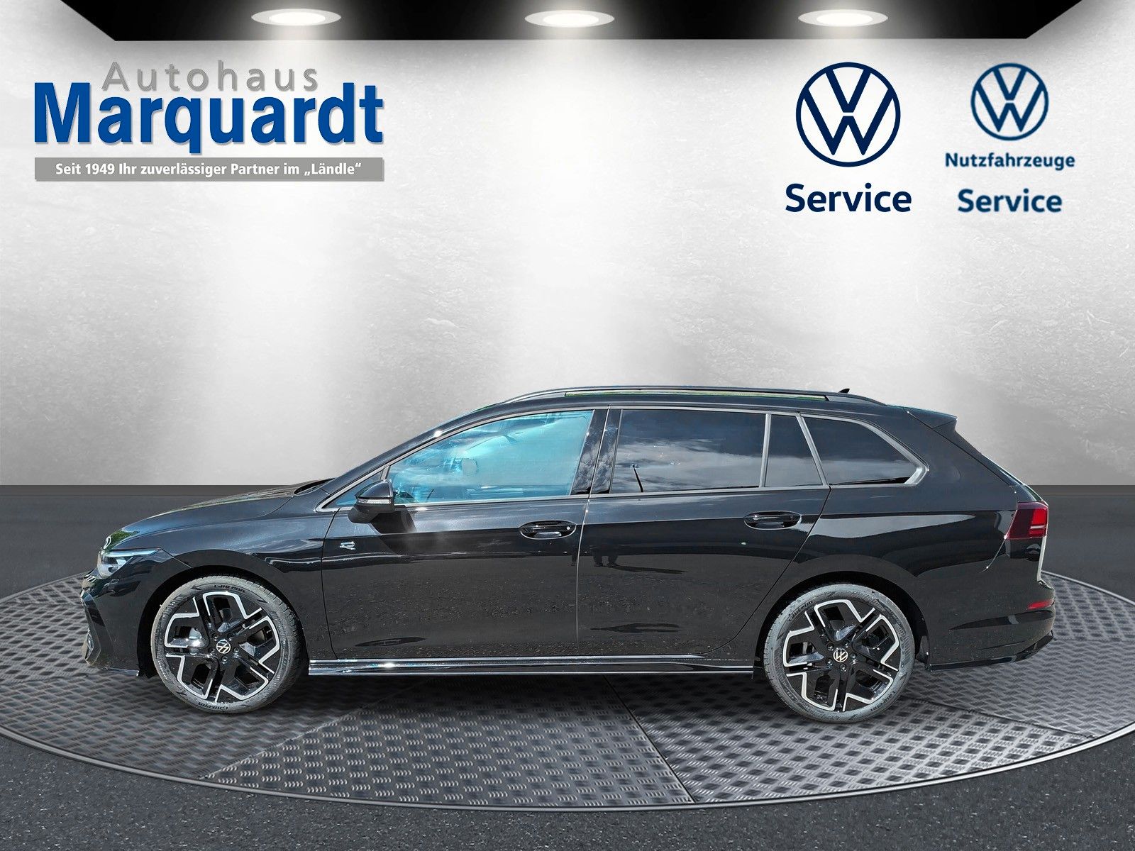 Fahrzeugabbildung Volkswagen Golf VIII 1.5 eTSI R-Line Pano 18" AHK Standhzg.