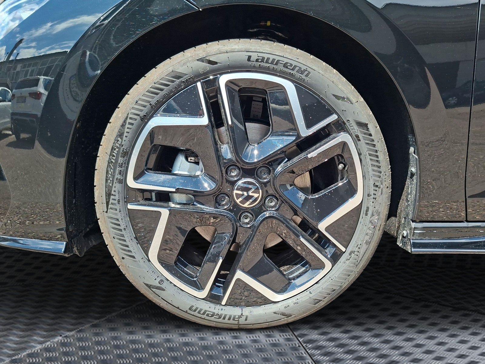 Fahrzeugabbildung Volkswagen Golf VIII 1.5 eTSI R-Line Pano 18" AHK Standhzg.