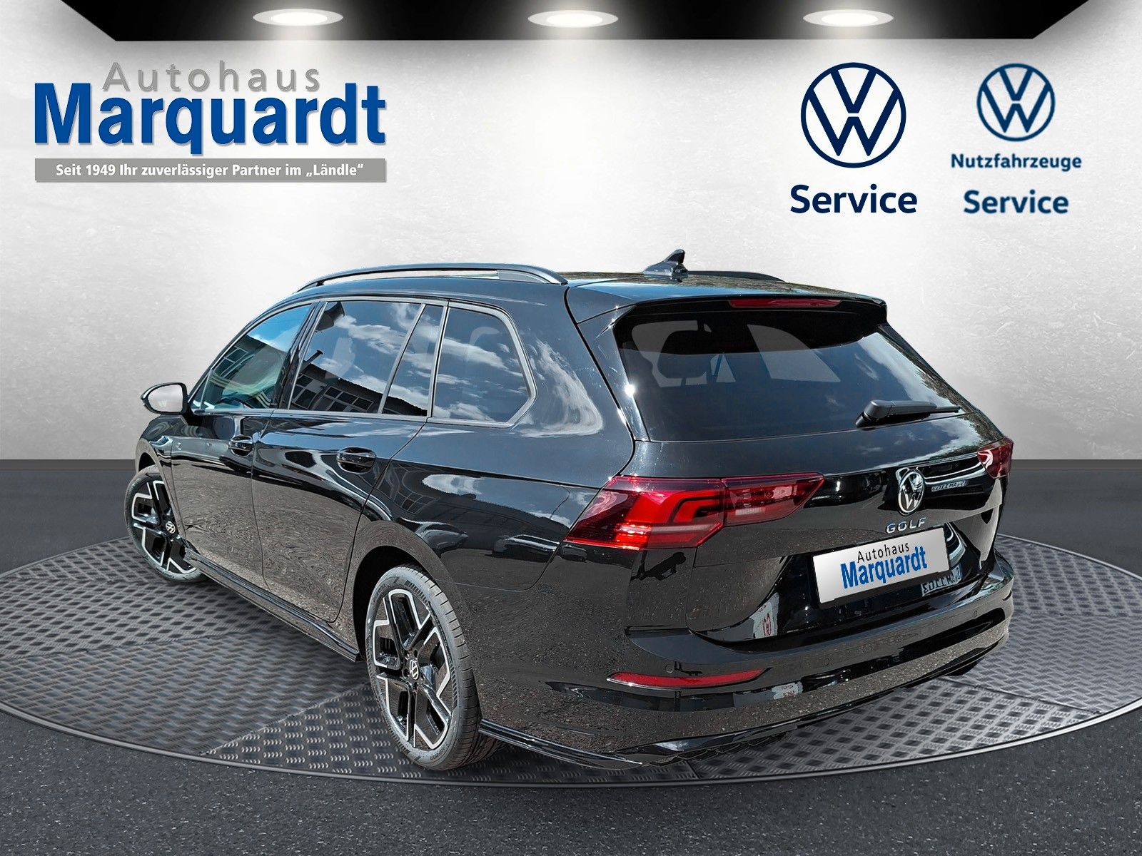 Fahrzeugabbildung Volkswagen Golf VIII 1.5 eTSI R-Line Pano 18" AHK Standhzg.