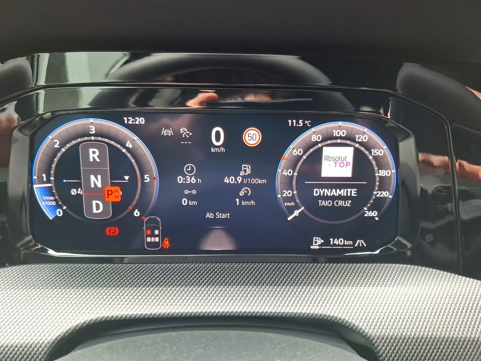 Fahrzeugabbildung Volkswagen Golf VIII 1.5 eTSI R-Line Pano 18" AHK Standhzg.