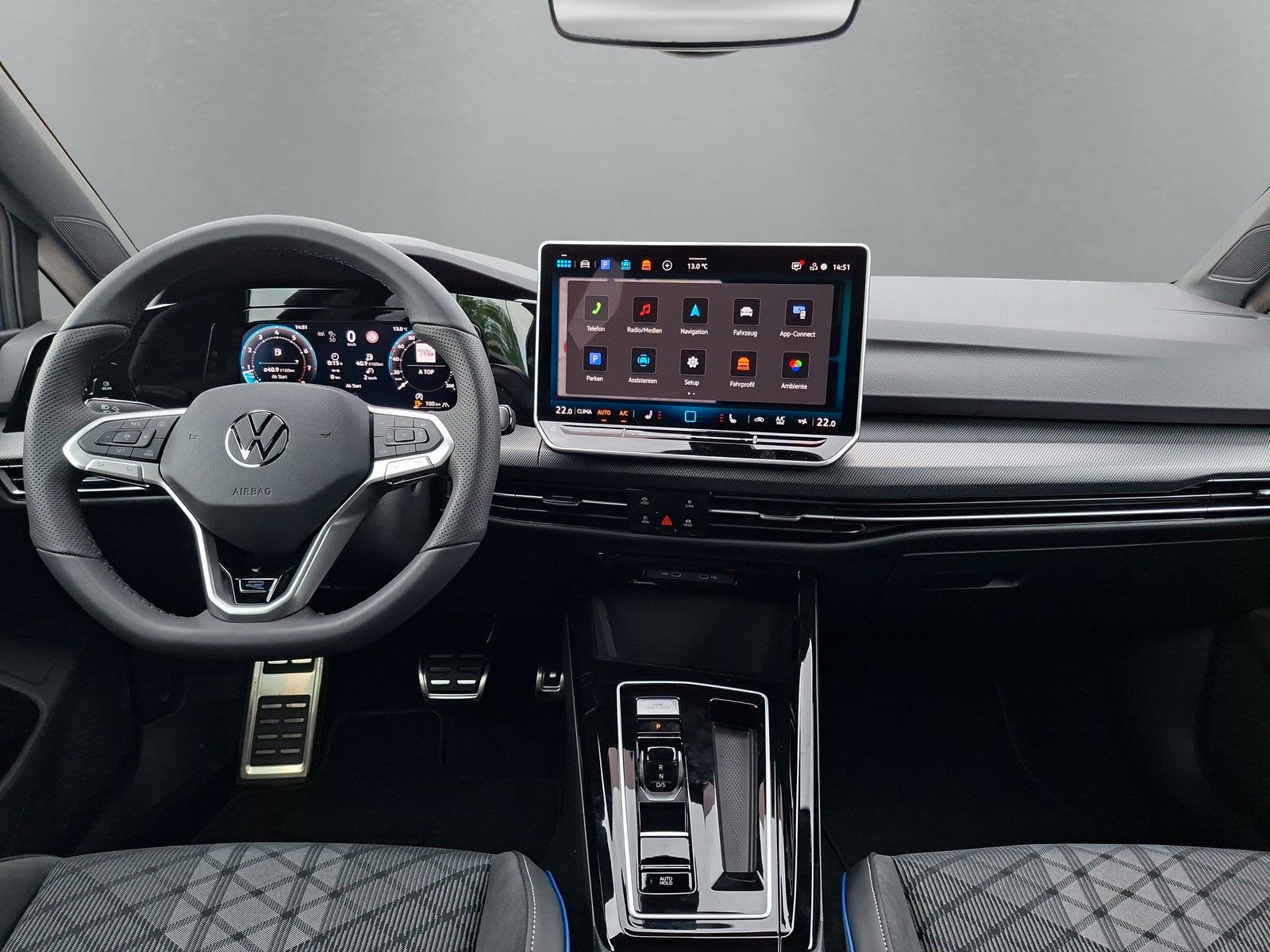 Fahrzeugabbildung Volkswagen Golf VIII 1.5eTSI R-Line Pano18"LED ACC AHK