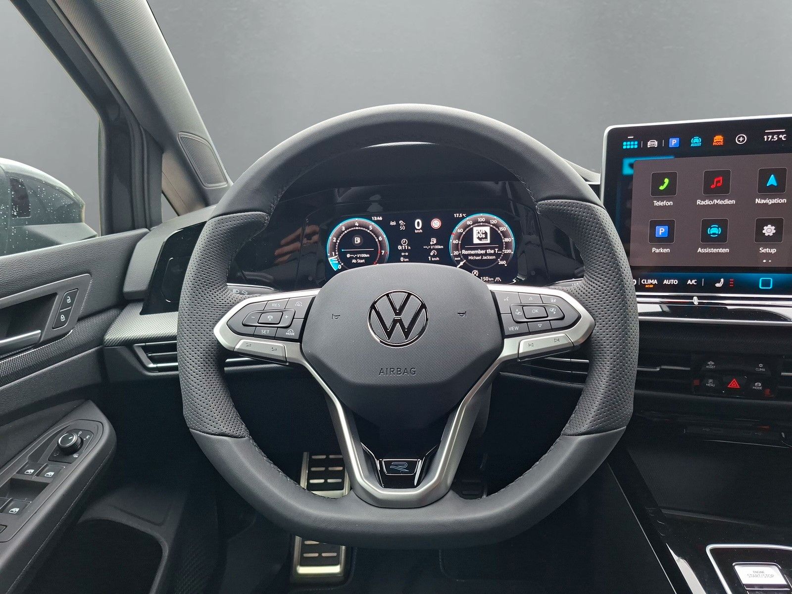 Fahrzeugabbildung Volkswagen Golf VIII 1.5eTSI R-Line Pano18"LED ACC AHK