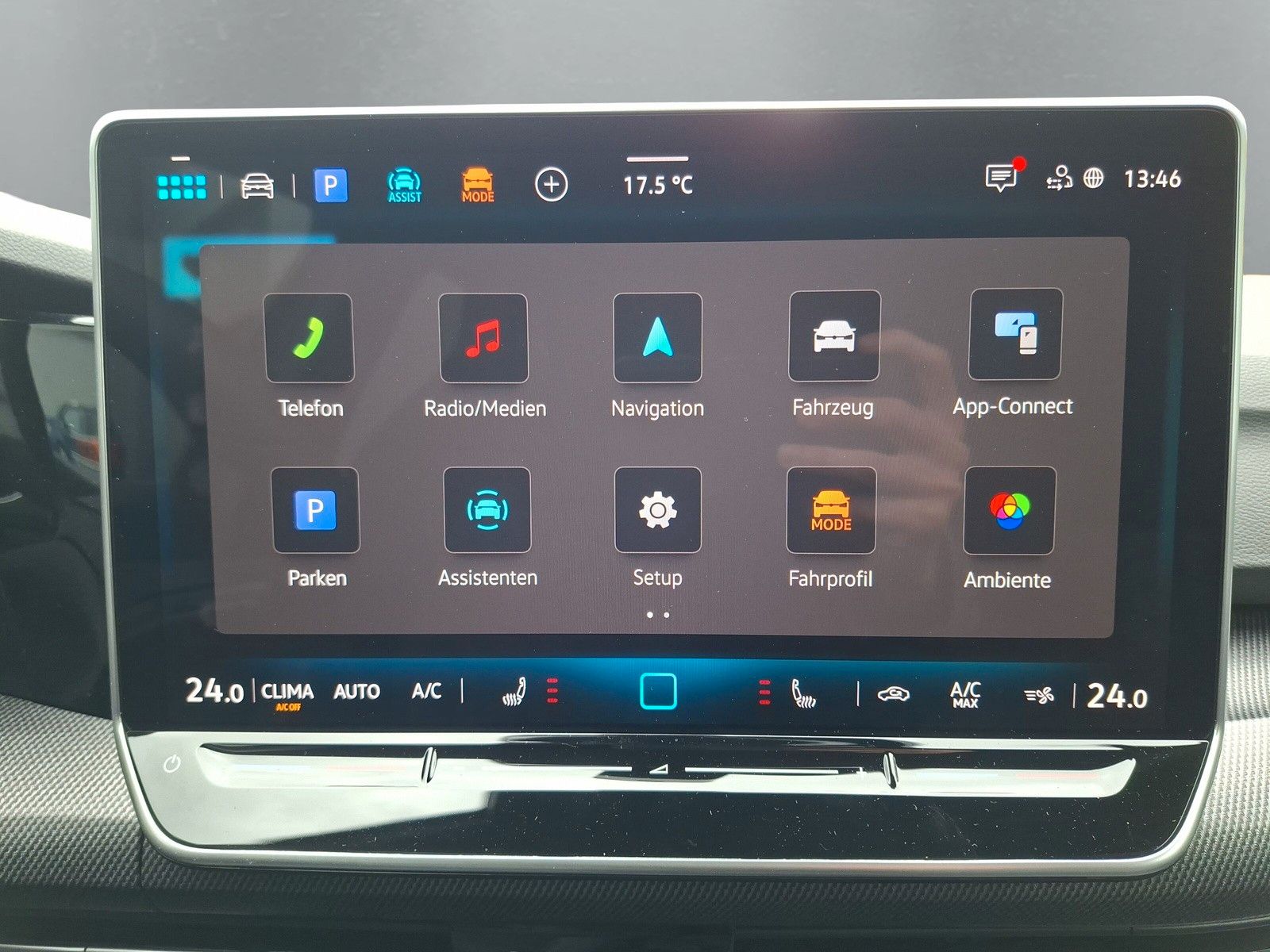 Fahrzeugabbildung Volkswagen Golf VIII 1.5eTSI R-Line Pano18"LED ACC AHK