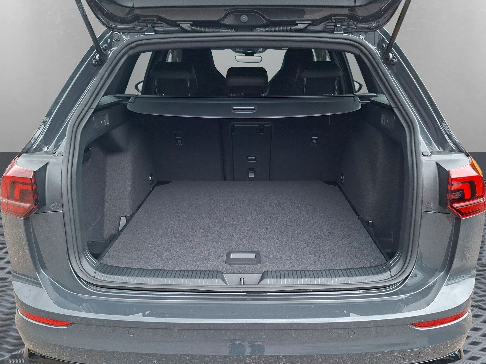 Fahrzeugabbildung Volkswagen Golf VIII 1.5eTSI R-Line Pano18"LED ACC AHK