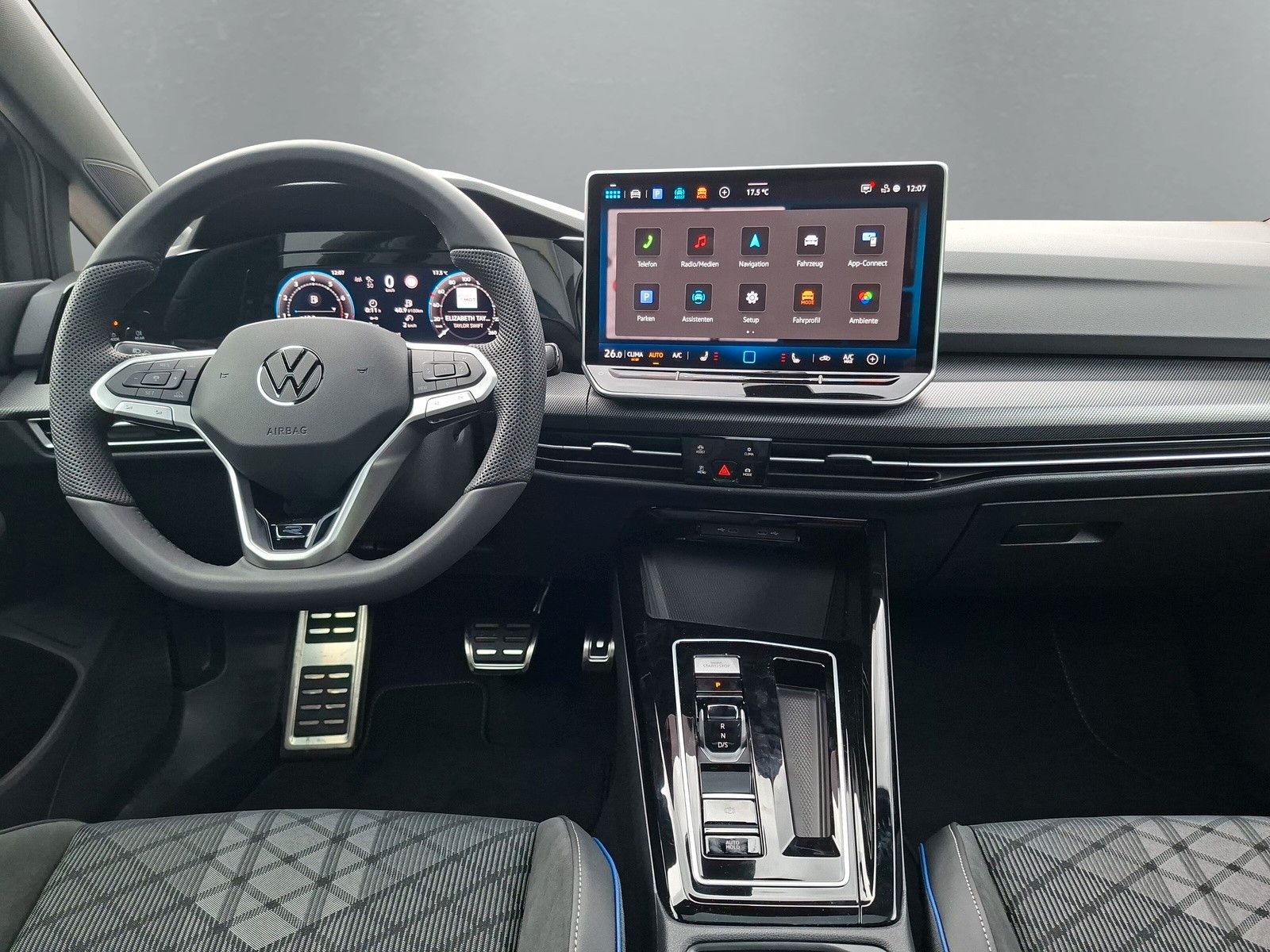 Fahrzeugabbildung Volkswagen Golf VIII 1.5eTSI R-Line Pano 18" LED ACC AHK
