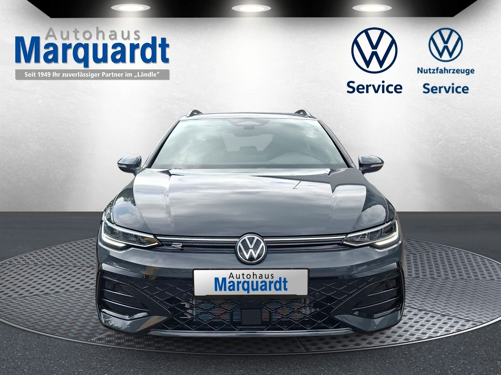 Fahrzeugabbildung Volkswagen Golf VIII 1.5eTSI R-Line Pano 18" LED ACC AHK