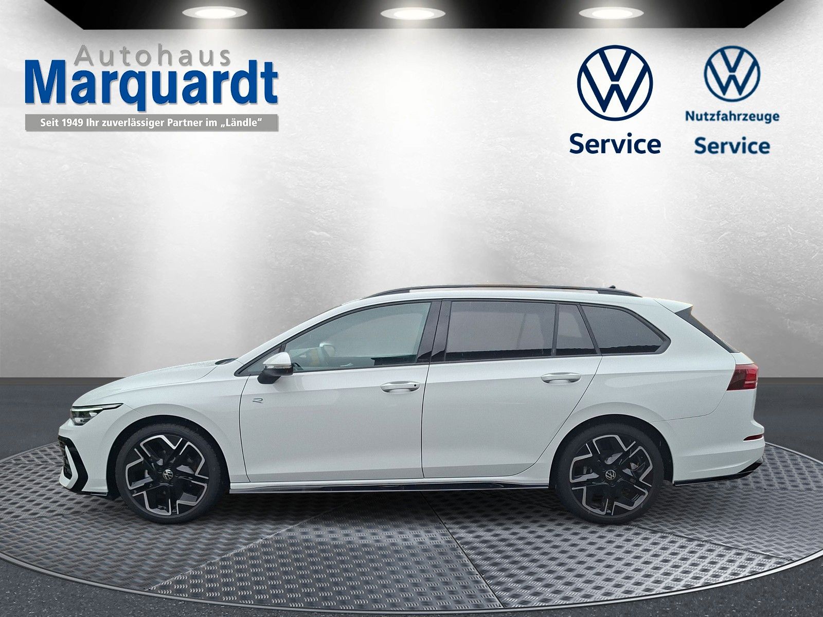 Fahrzeugabbildung Volkswagen Golf VIII 1.5 eTSI R-Line Pano 18" LED ACC AHK