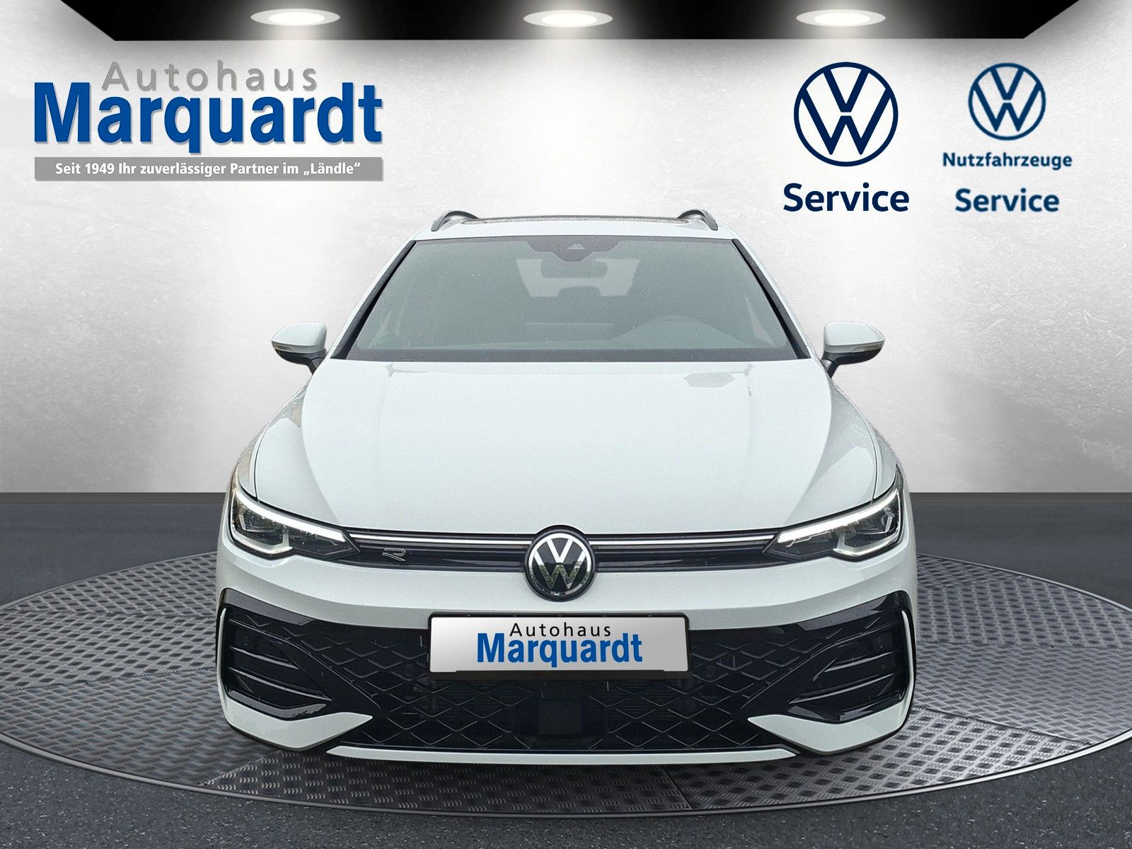 Fahrzeugabbildung Volkswagen Golf VIII 1.5 eTSI R-Line Pano 18" LED ACC AHK