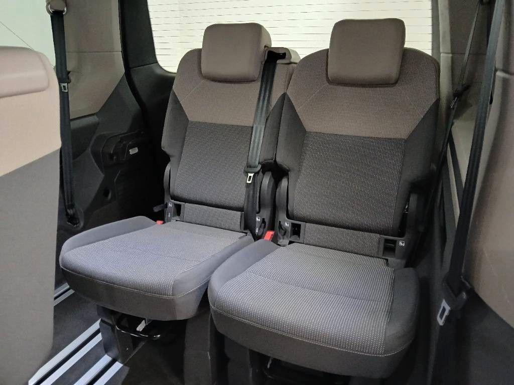 Fahrzeugabbildung Volkswagen T7 Multivan 2.0TDI Edition Standh.AHK Matrix 18"